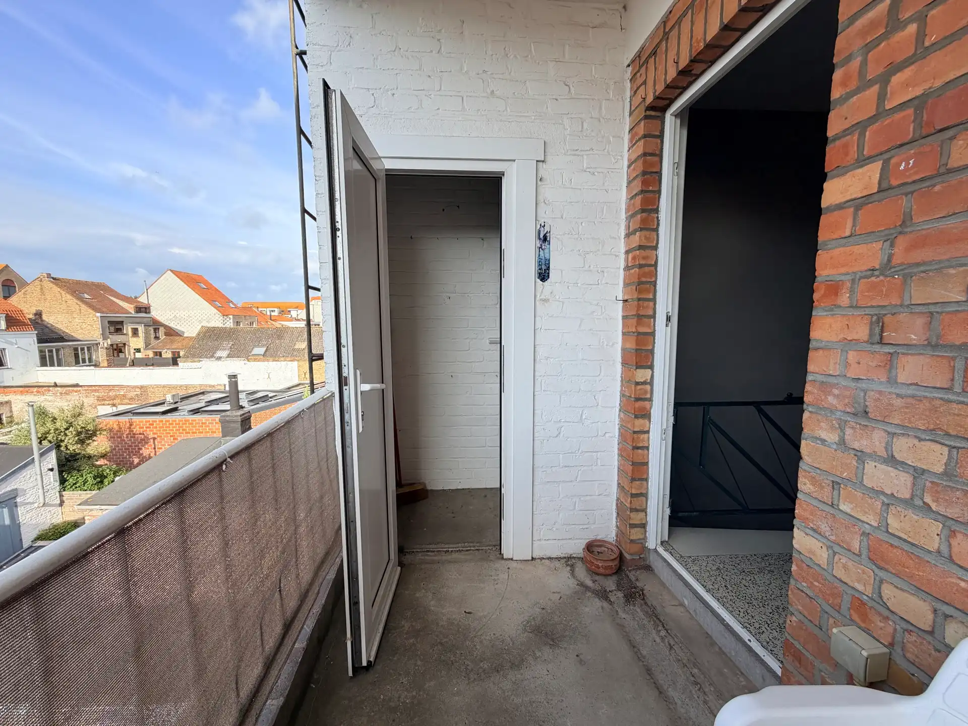 Instapklaar 2-slaapkamerappartement met grote GARAGE foto 16