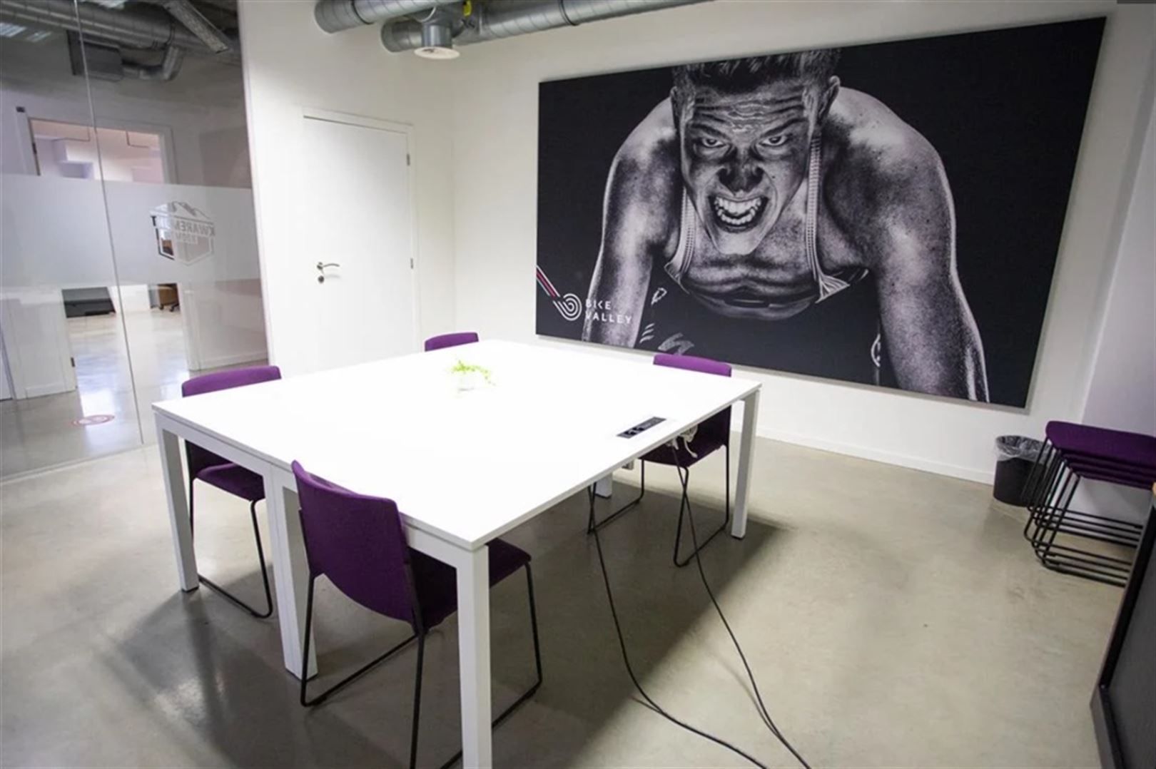 Kantoorgebouw foto 3