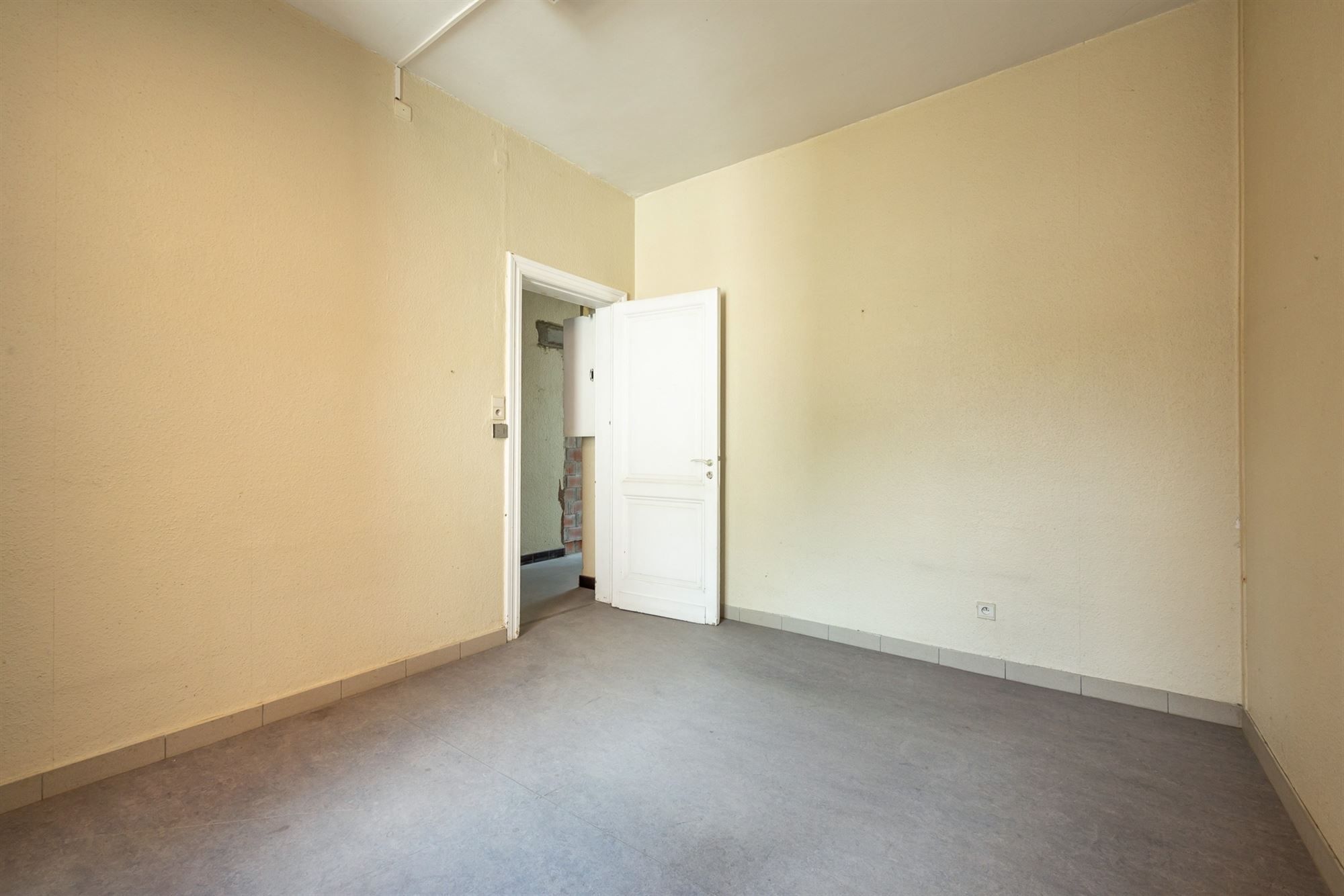 Te renoveren woning met tuin in Heist-op-den-Berg foto 4