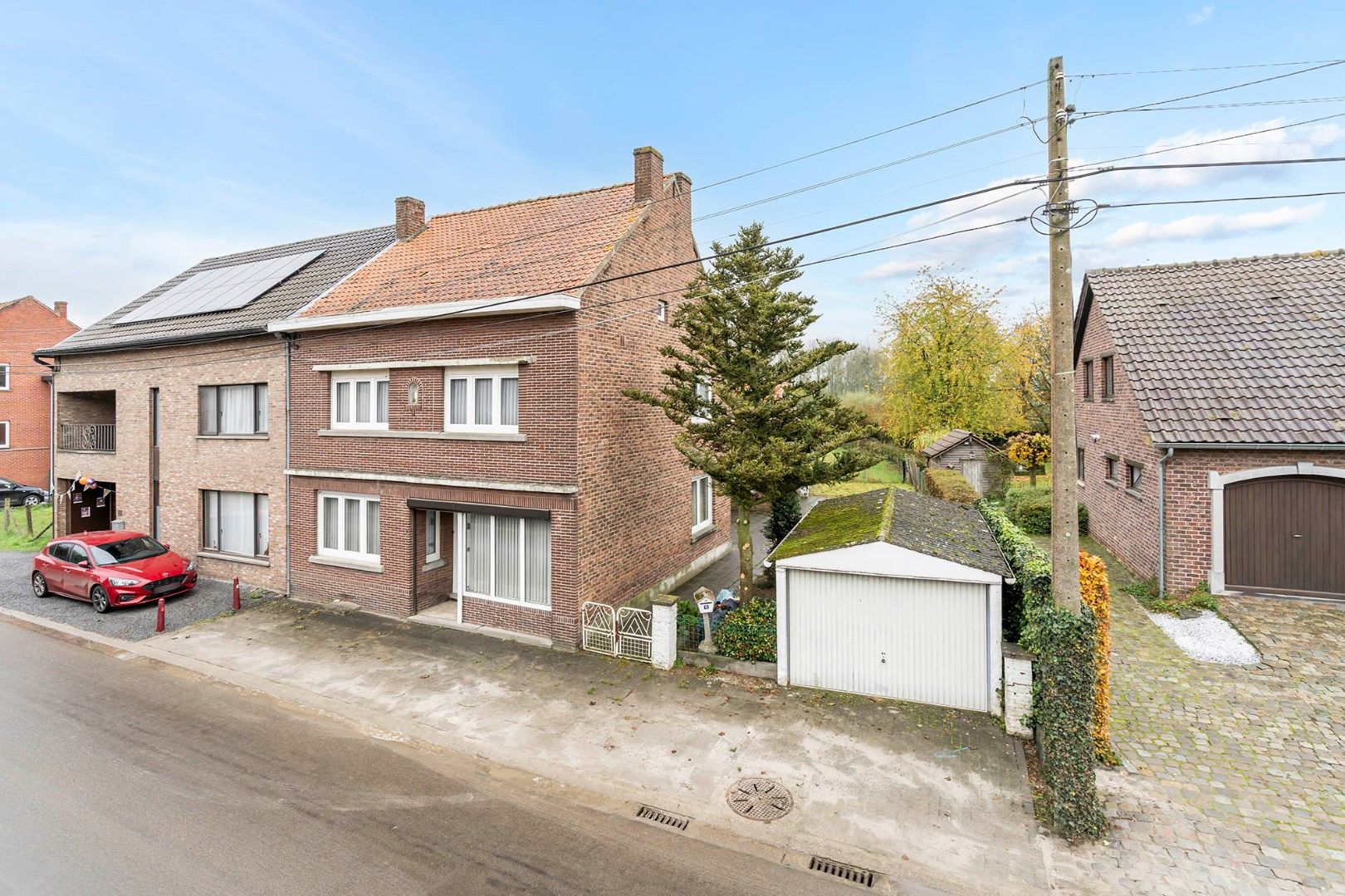 Te renoveren halfvrijstaande woning op een perceel van 4a24ca foto 4