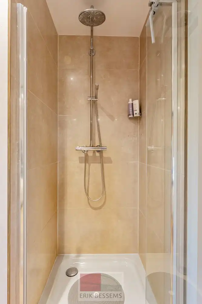 Een zeer karaktervol woonerf van maar liefst 3996 m² met bijzondere uitstraling, bestaande uit een prachtige hoofdwoning (voormalige schuur en stallen) en een charmant vakwerkhuis. foto 28