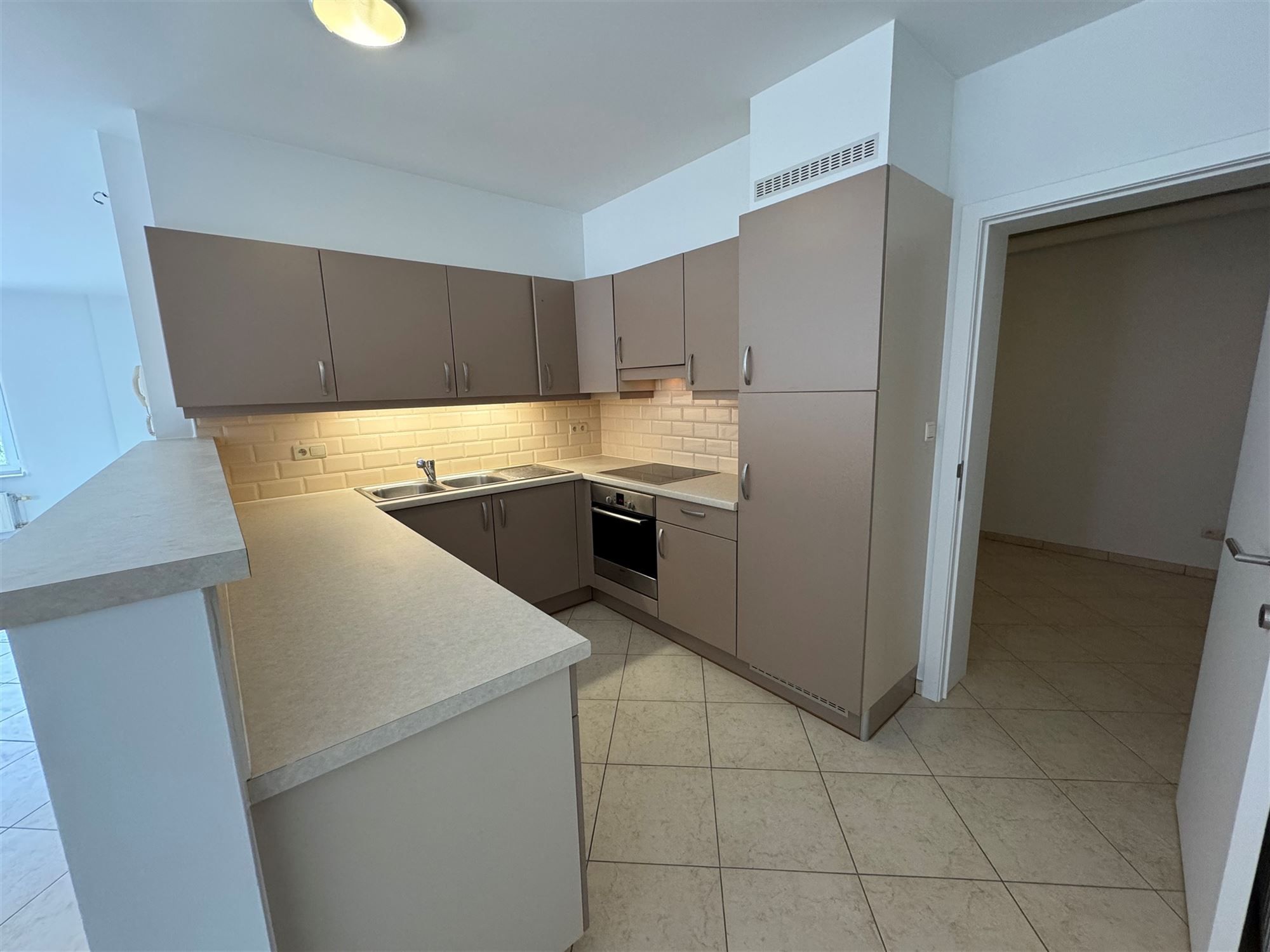 ZEER RUIM GELIJKVLOERS APPARTEMENT (119M²) MET 2 SLAAPKAMERS EN TERRAS TE HEUSDEN-ZOLDER foto 5