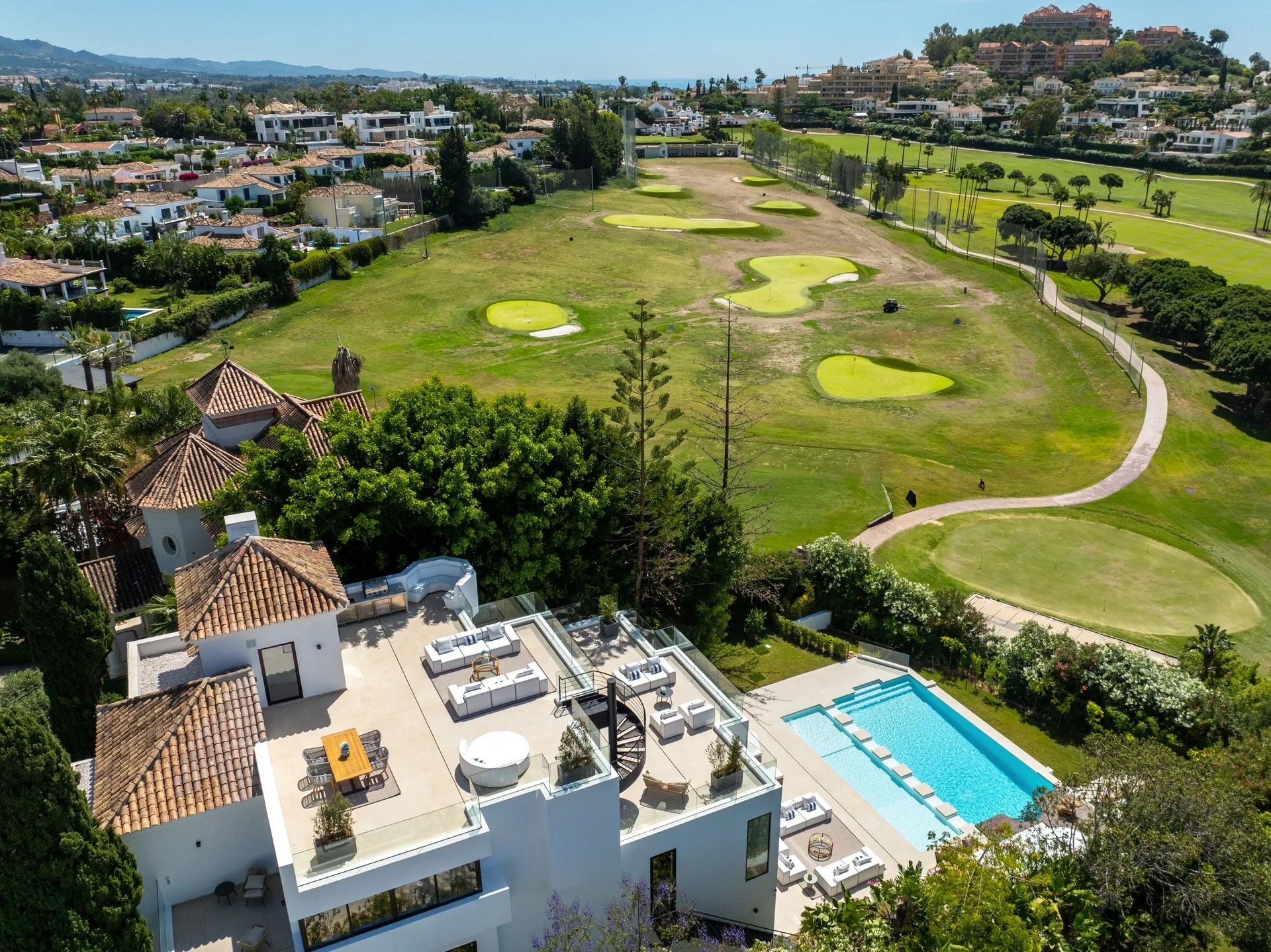 Architecturale pracht aan de golf – ultieme luxe in Marbella foto 42