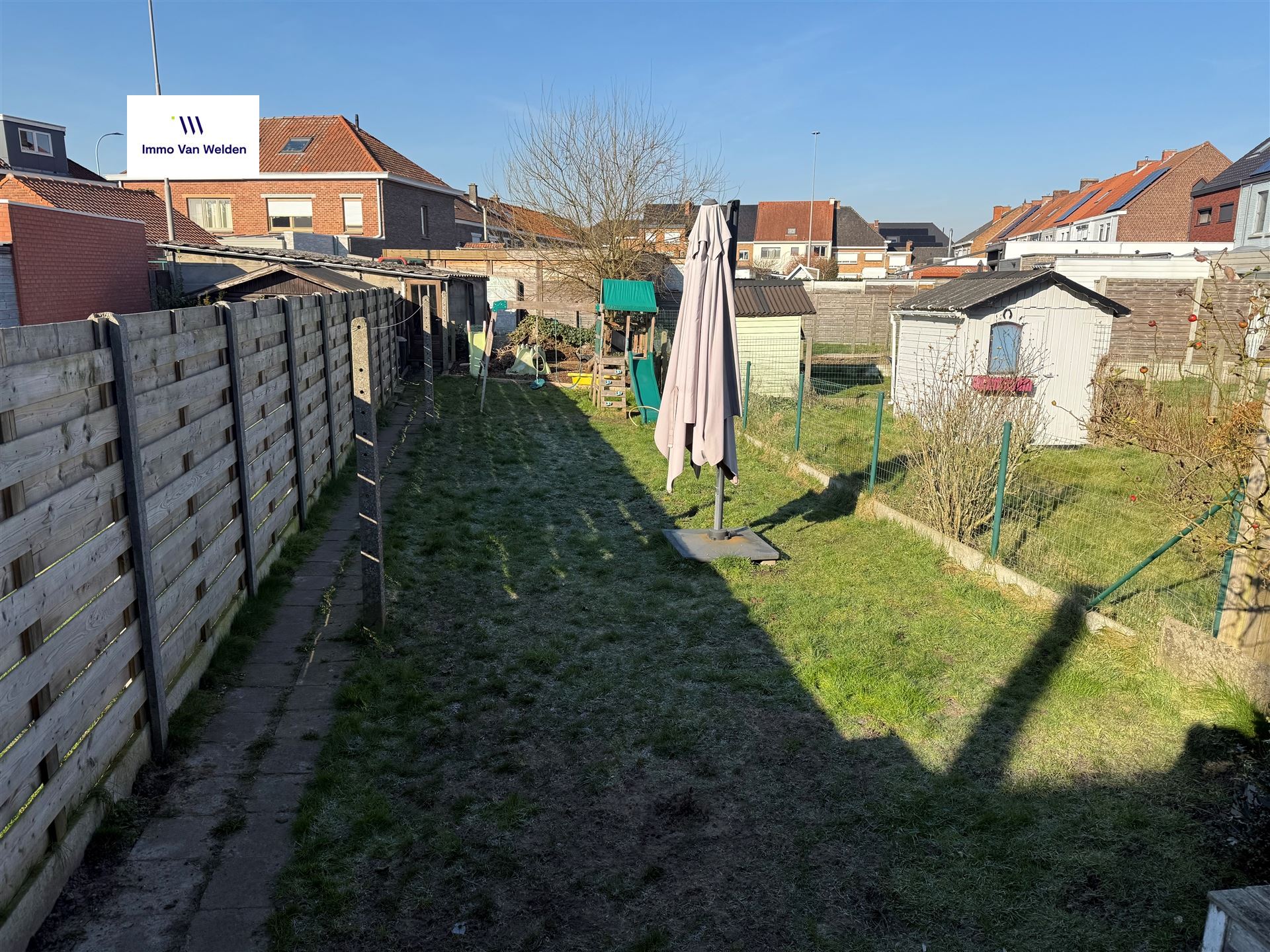 Knusse stadswoning met aanbouw, tuin en garage foto 3