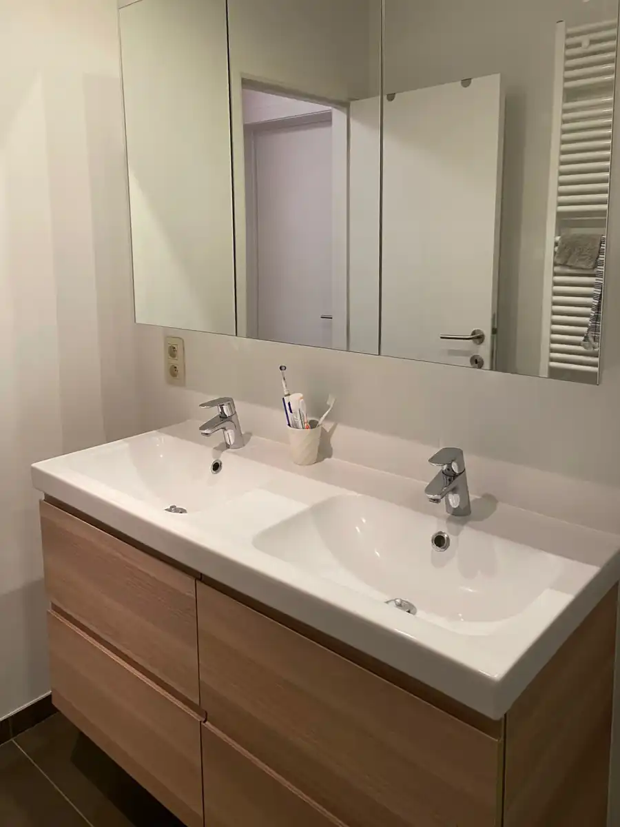 Centraal gelegen woning met 4 slaapkamers! foto 7