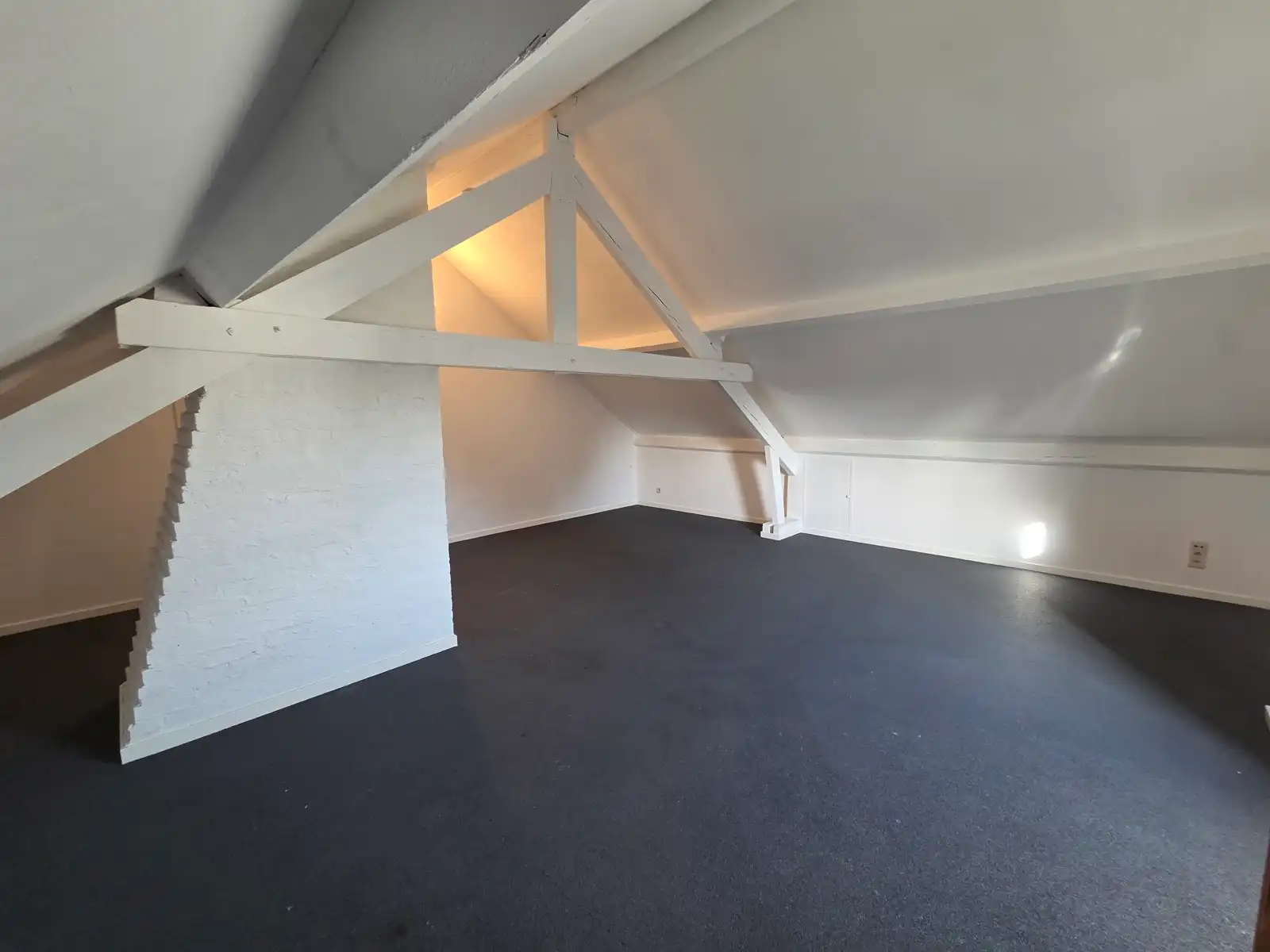 Ruime en charmante gezinswoning met drie slaapkamers foto 22