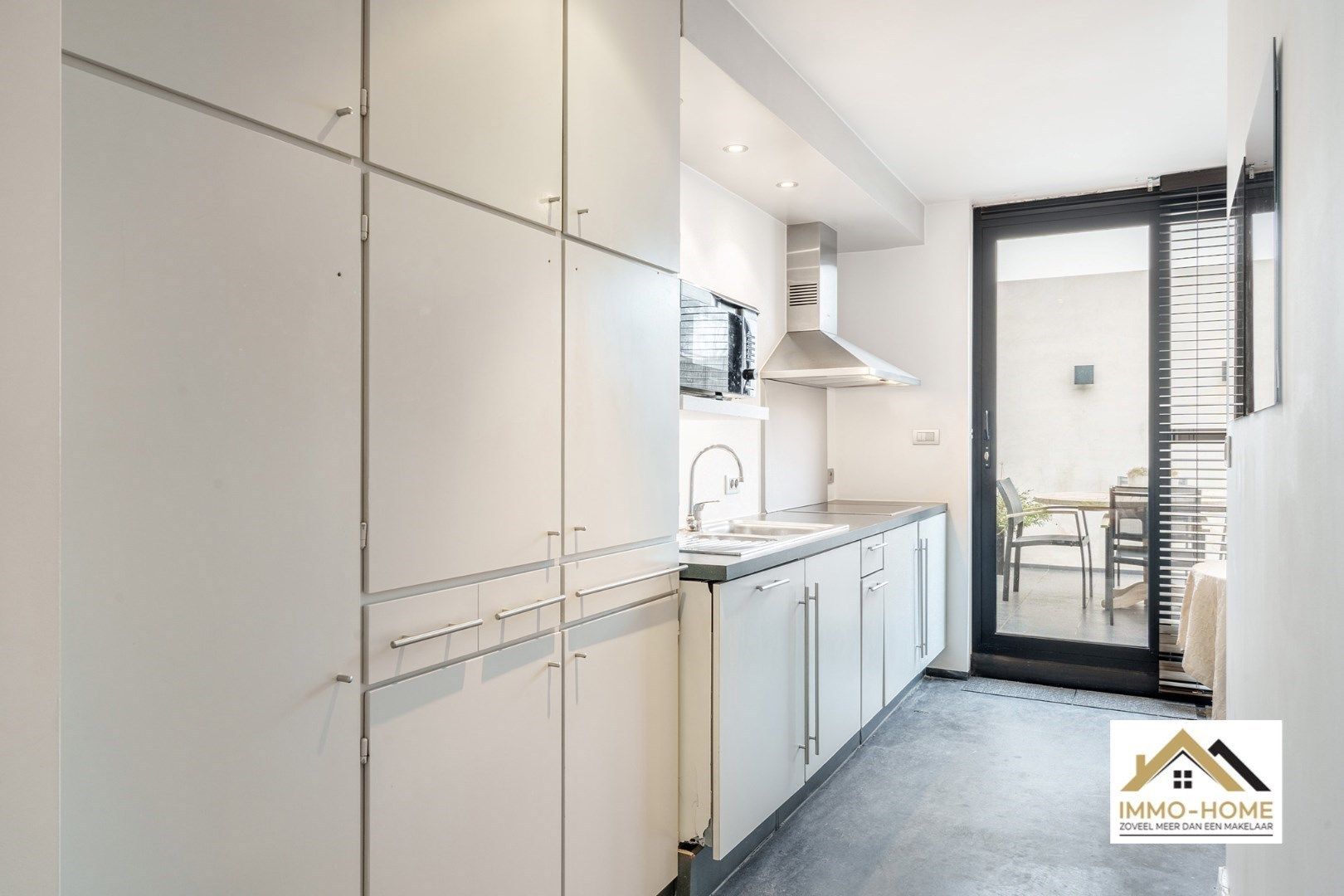 Gerenoveerd appartement met groot terras!! foto 14