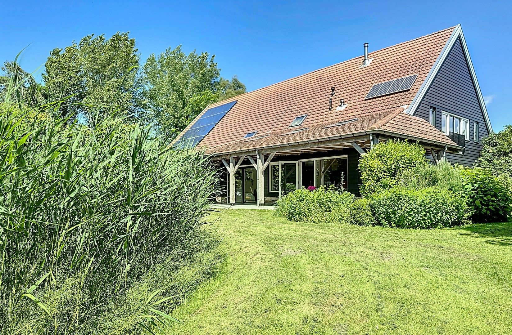 Woonboerderij met boerderijwoning en woonschuur foto 1