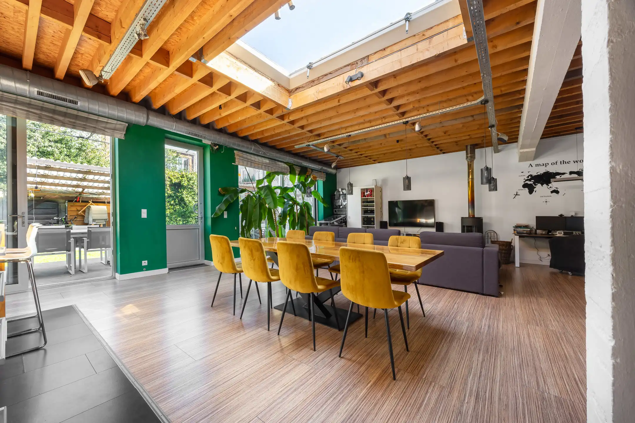 Verborgen loftwoning met tuin, parking & laadpaal in Deurne foto {{pictureIndex}}