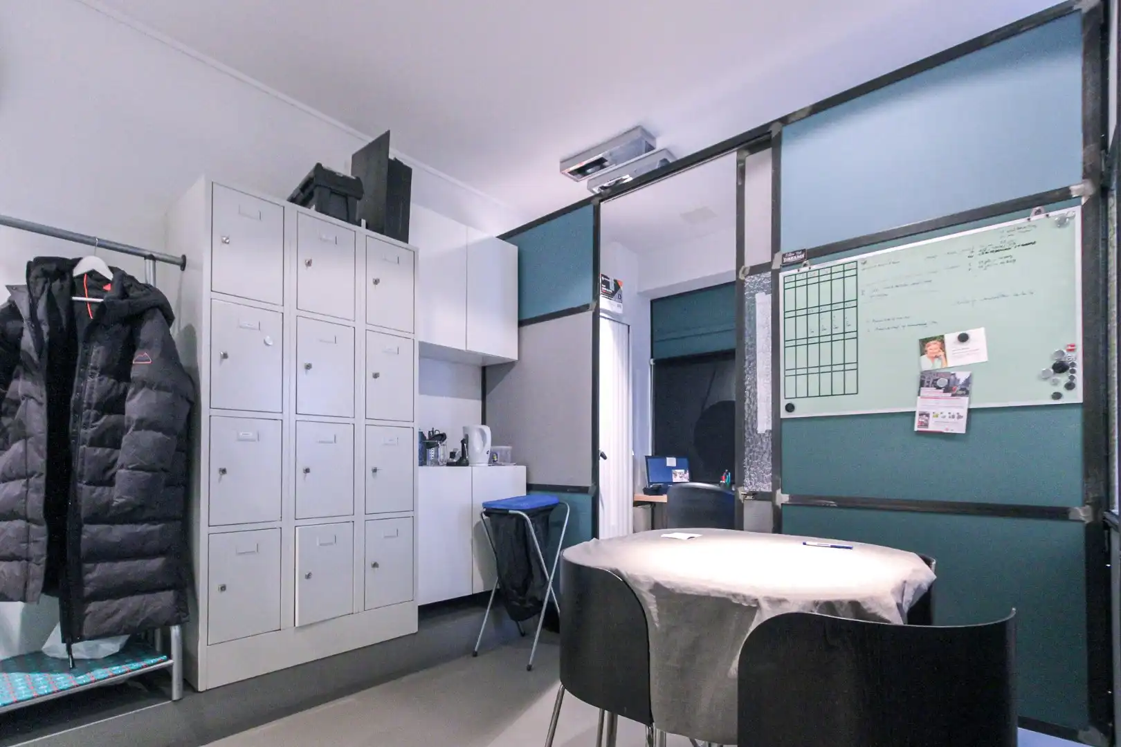 Handelsgelijkvloers Smedenstraat 13 Brugge te koop foto 18