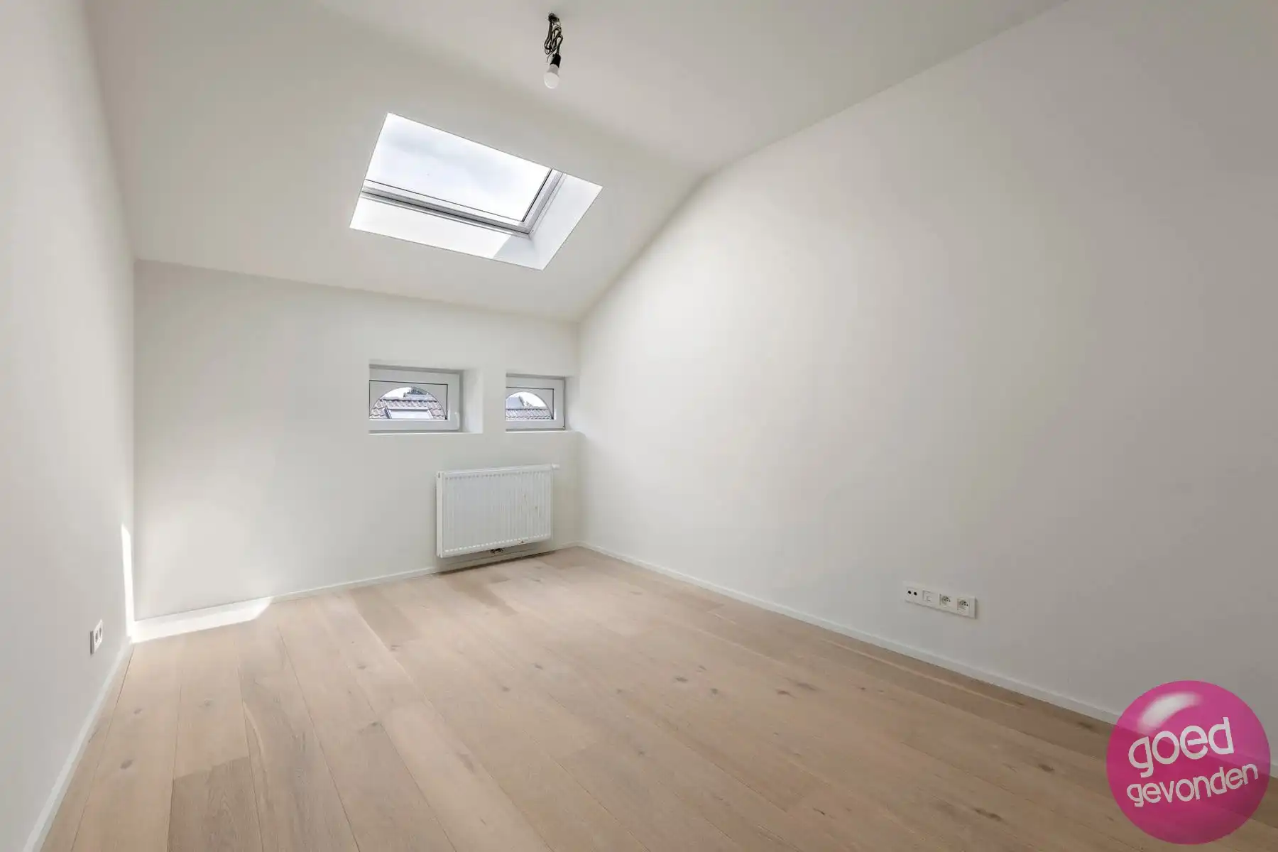 NIEUW APP - 1of2 SLK - TERRAS - KELDER - CENTRUM - GEEN BTW foto 16