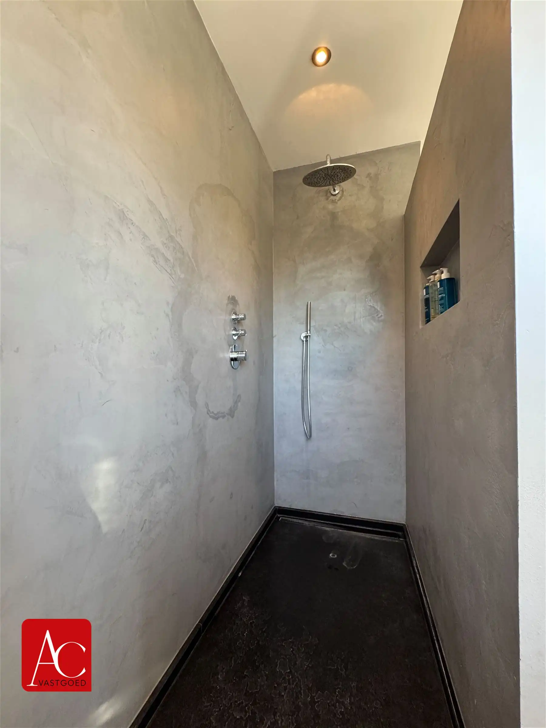 Ruime gezinswoning met 4 slaapkamers en garage foto 16