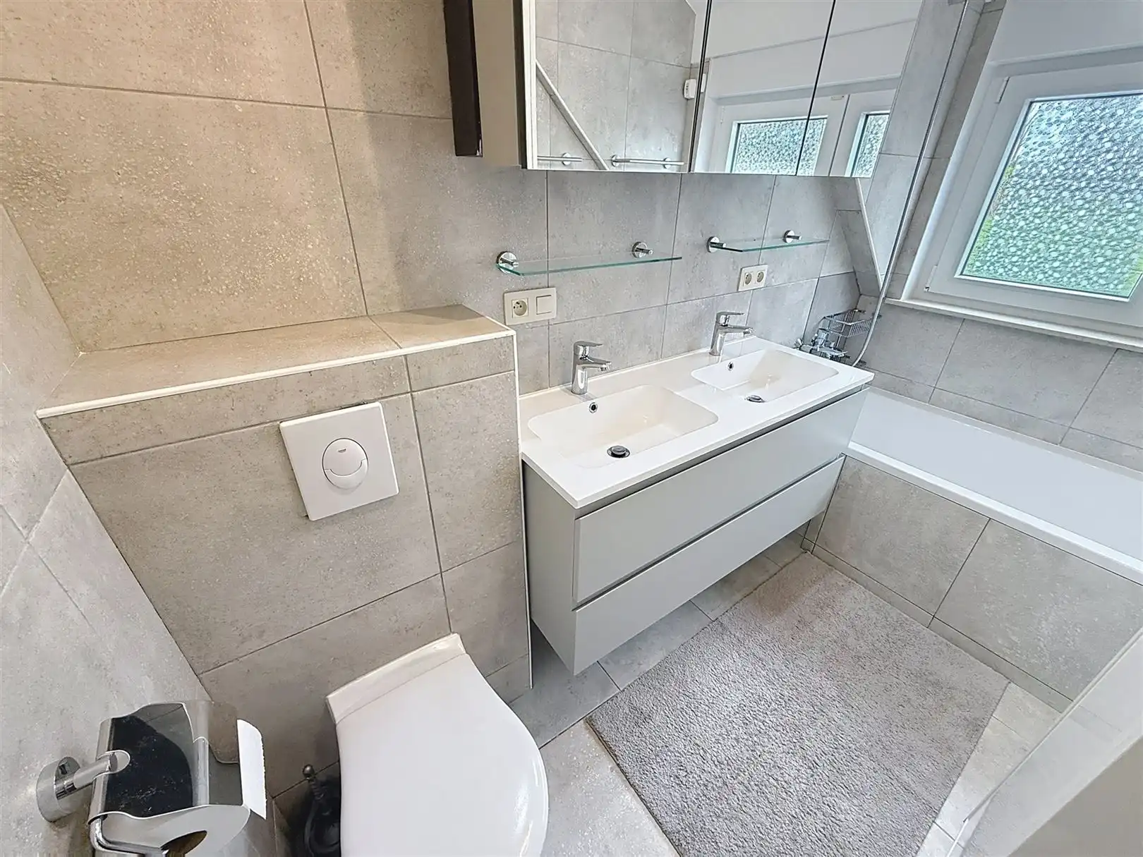 Ruime gerenoveerde woning, 5 slpks, 2 bdks, tuin, 11a 11ca  foto 26