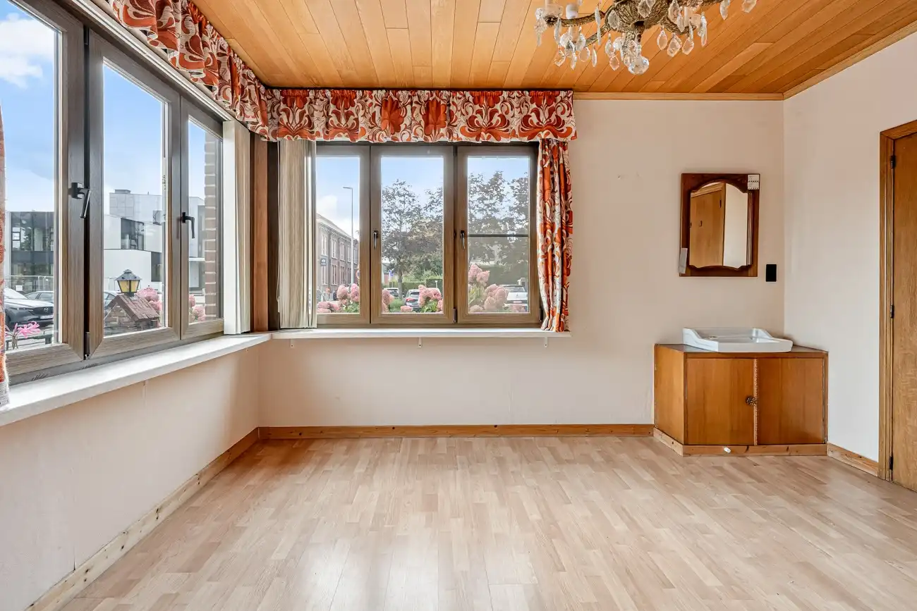 Open bebouwing met afzonderlijke garage en gezellige stadstuin op een toplocatie in het centrum van Lochristi! foto 9