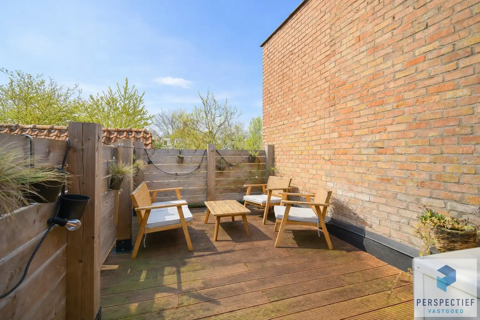 Mooie INSTAPKLARE stadswoning met 3 slpk en koer foto 2