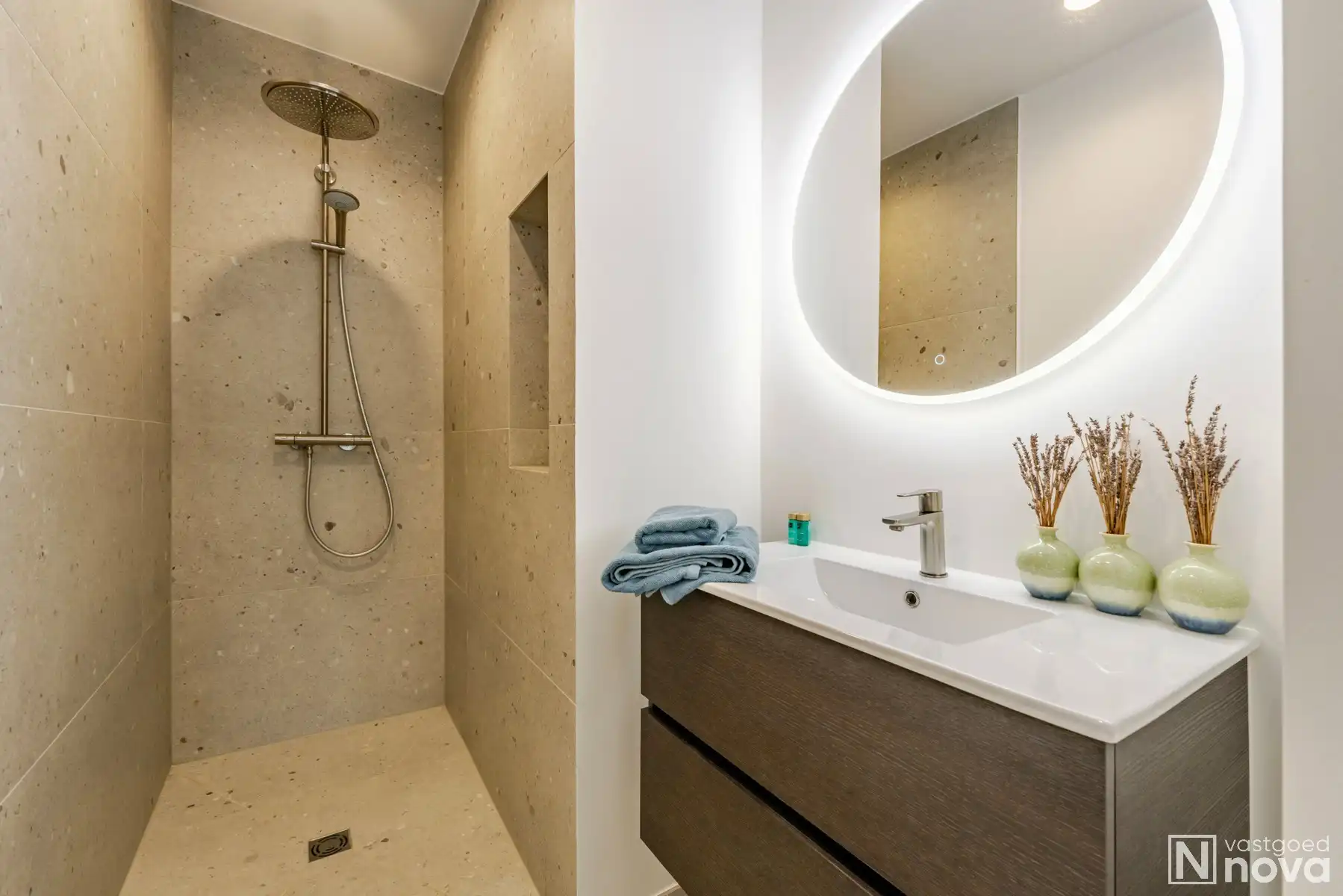 High-end afgewerkt 3-slaapkamer appartement - subliem zicht foto 15
