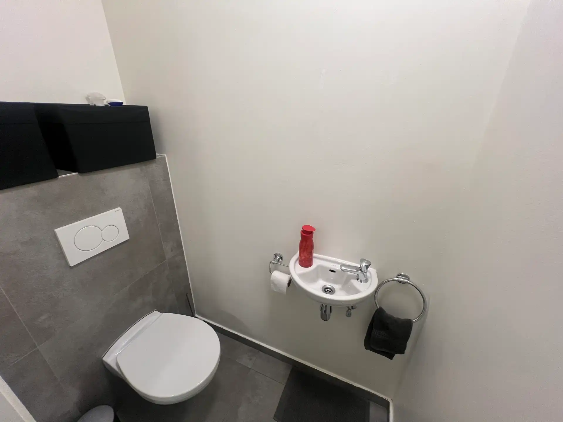Ruim appartement met uniek groen uitzicht in hartje Genk foto 18
