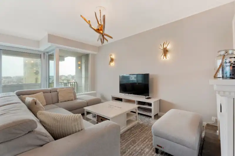 STIJLVOL EN HEDENDAAGS 3-SLAAPKAMERAPPARTMENT MET HOOGWAARDIGE AFWERKING EN MET ZICHT OVER DE DUMONT WIJK EN ZEEZICHT foto {{pictureIndex}}