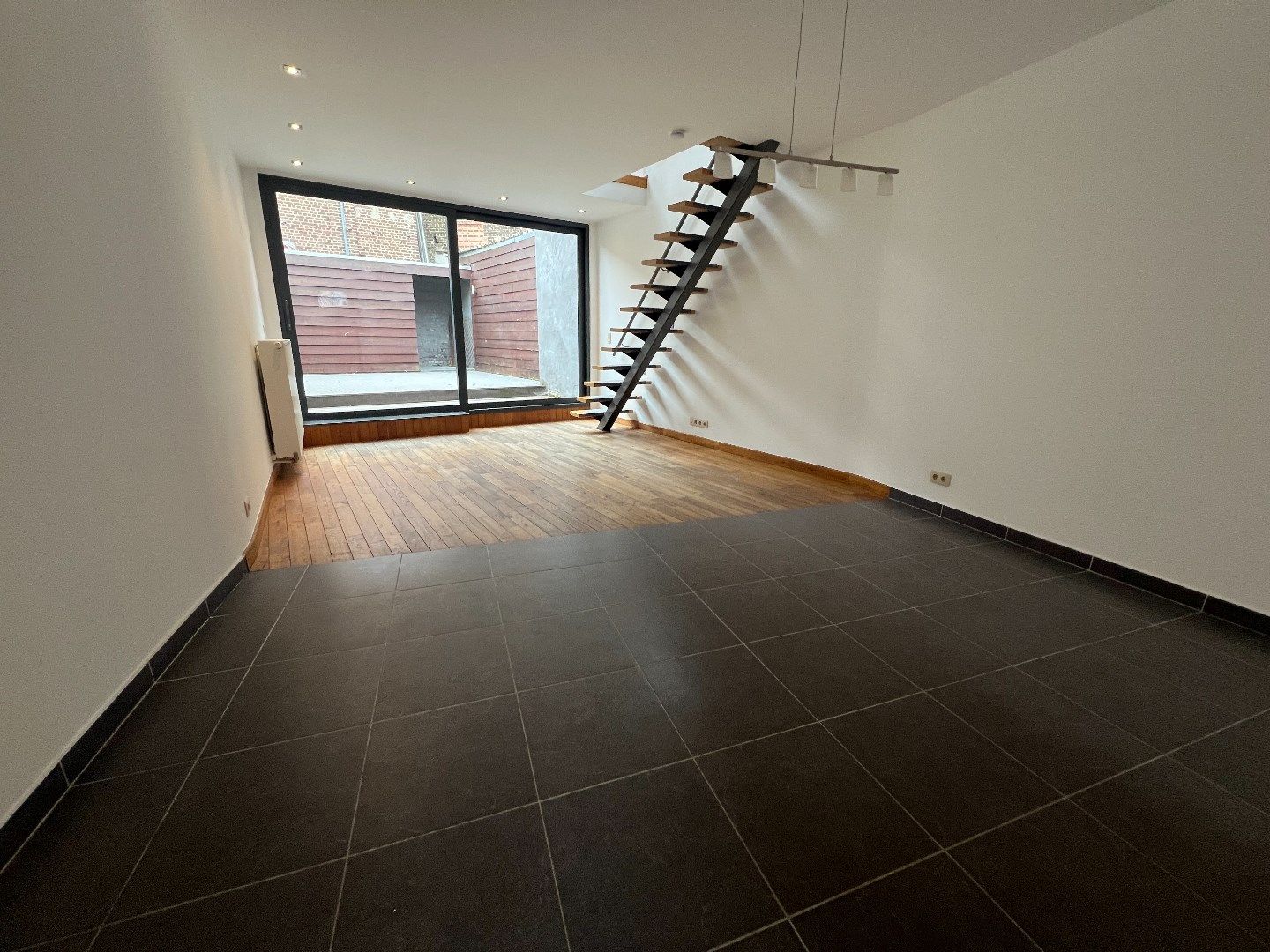 Moderne rijwoning met 1 slaapkamer en zeer ruim terras foto 3
