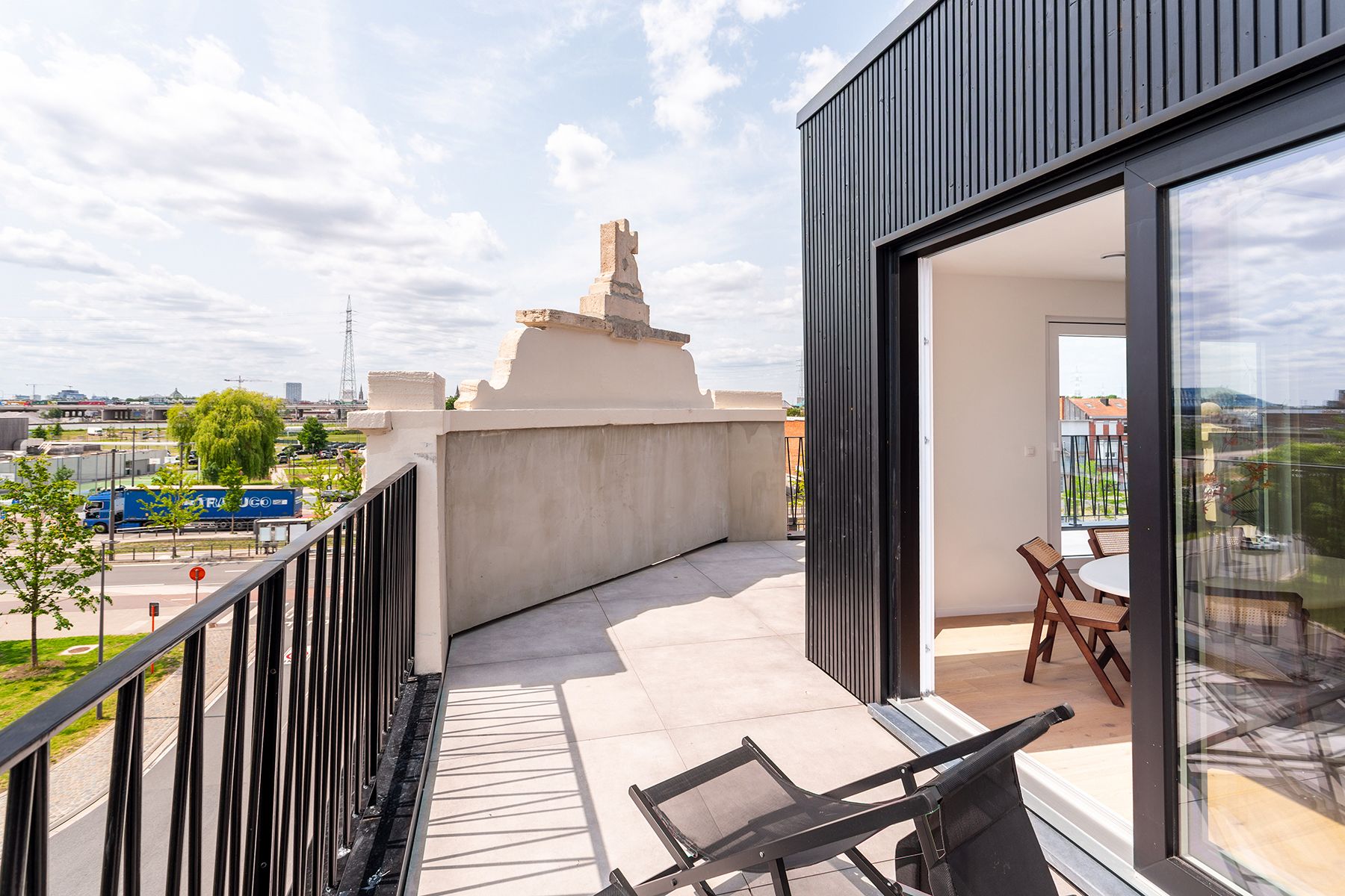 Luxueus gerenoveerde penthouse met riant zonneterras  foto 3