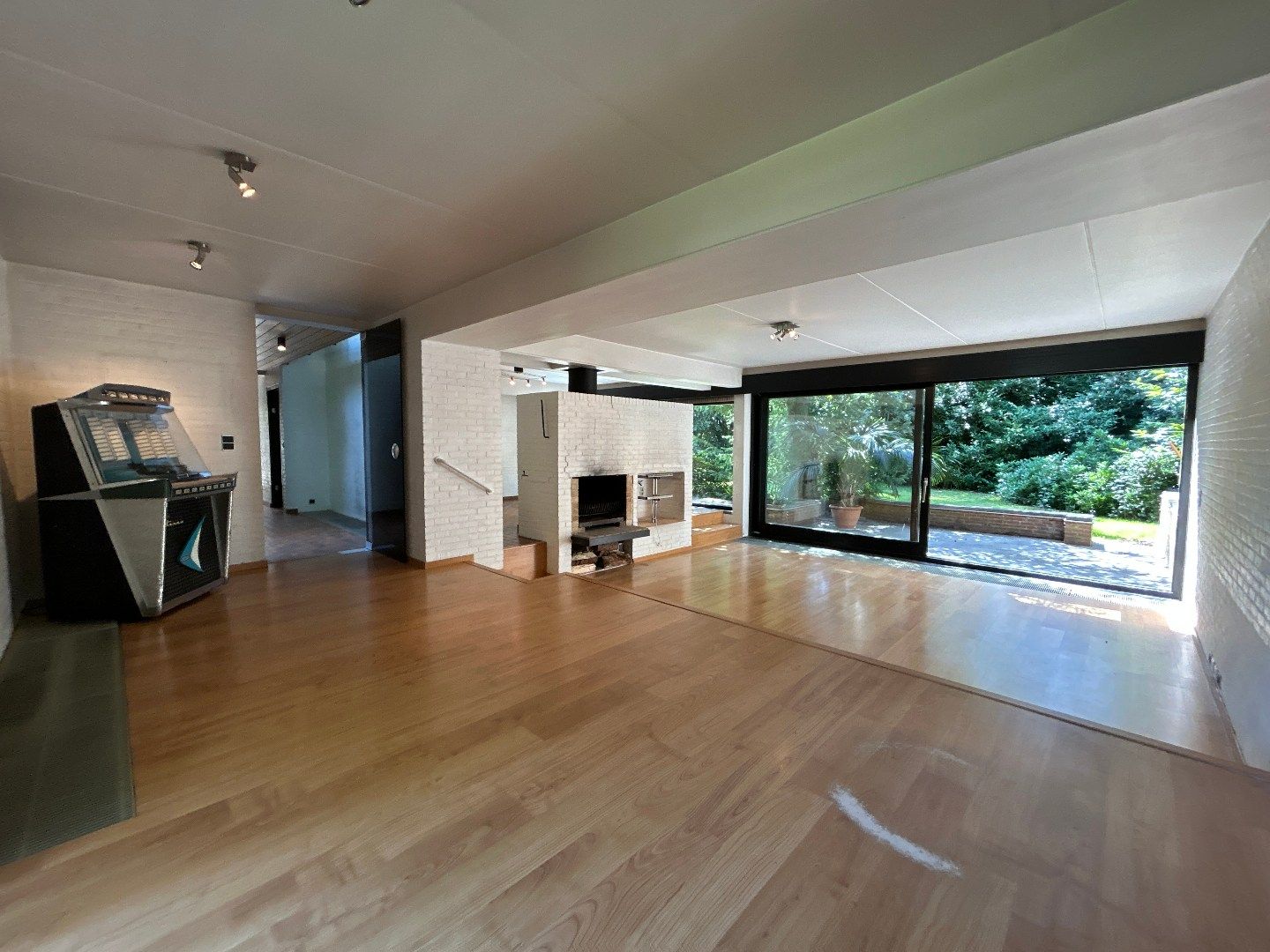 Ruime, moderne villa met uitzonderlijke garage  foto 3