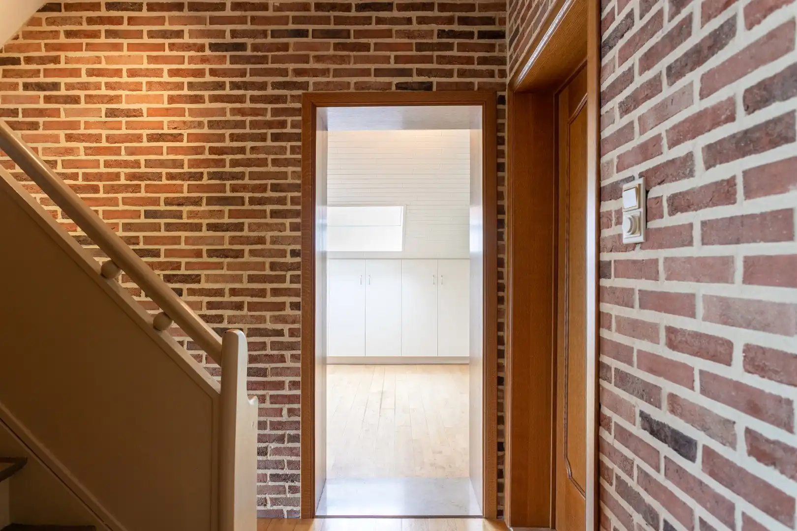 Ruime woning met naastgelegen bouwgrond en loods foto 24