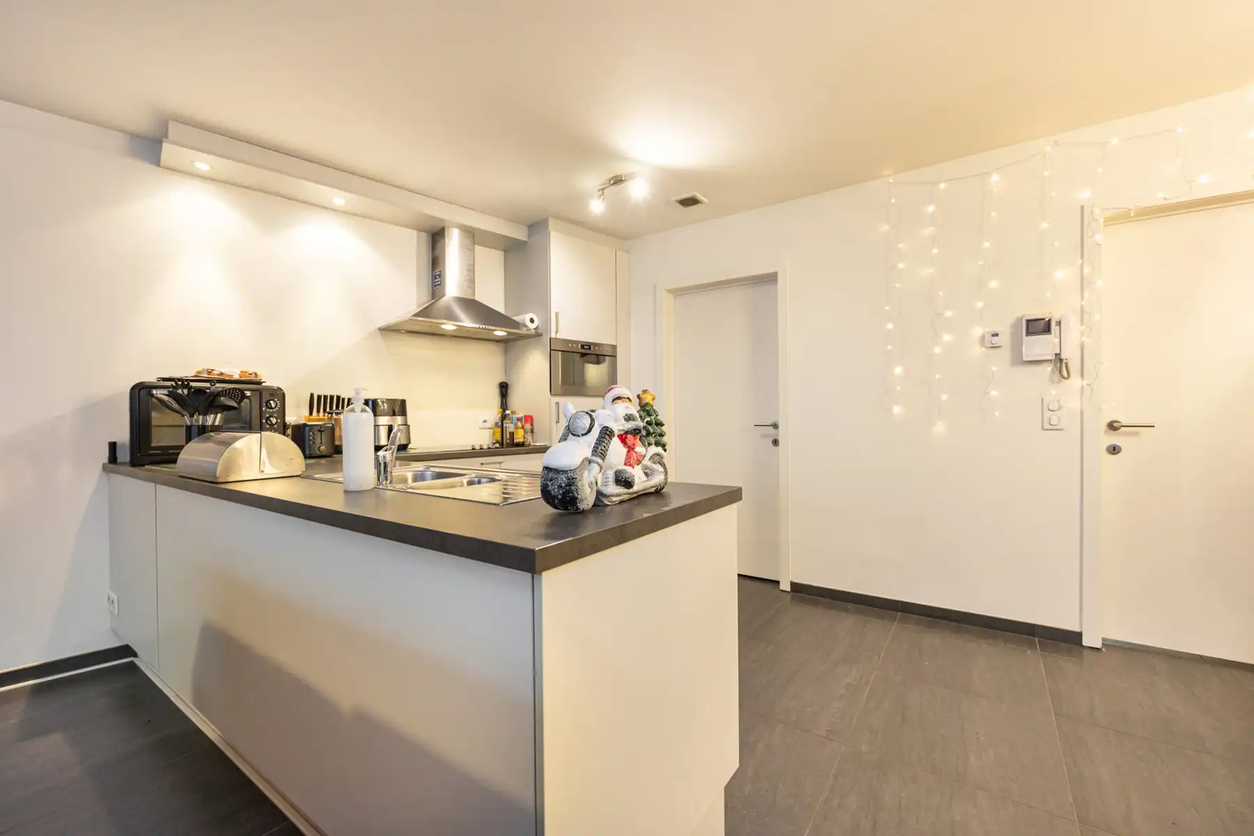 Instapklaar gelijkvloers appartement (97 m²) + parkeerplaats foto 11