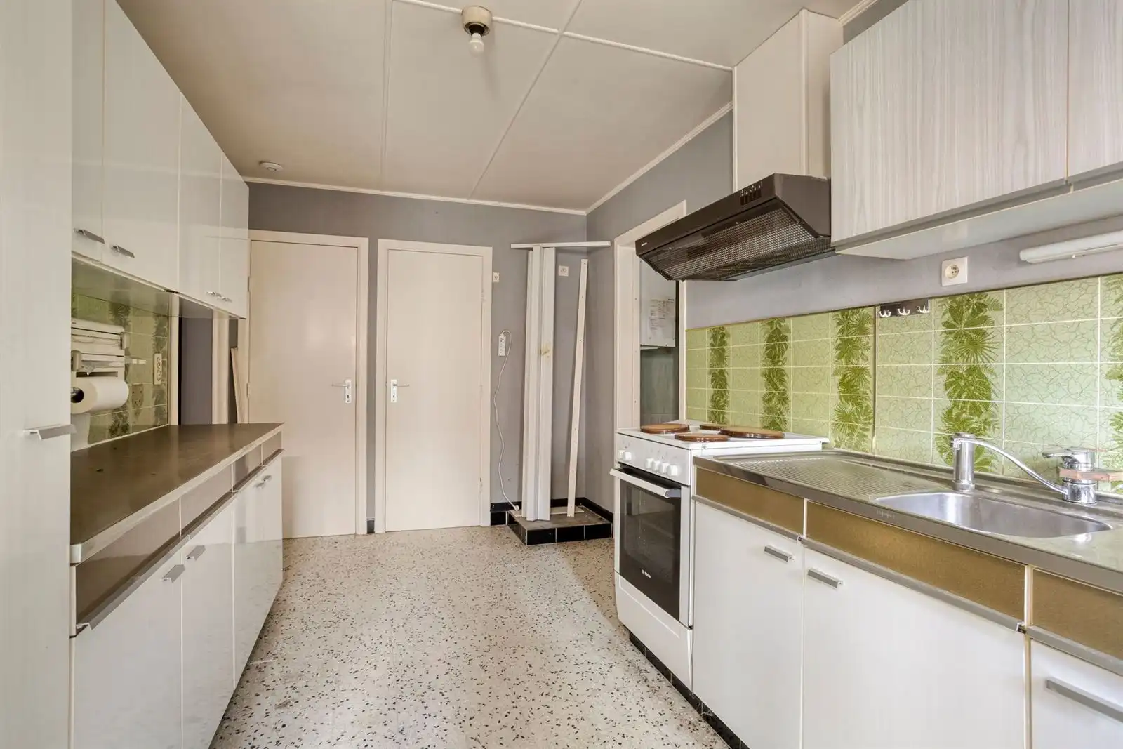 Openbebouwing met 5 slaapkamers garage en ruime tuin foto 6
