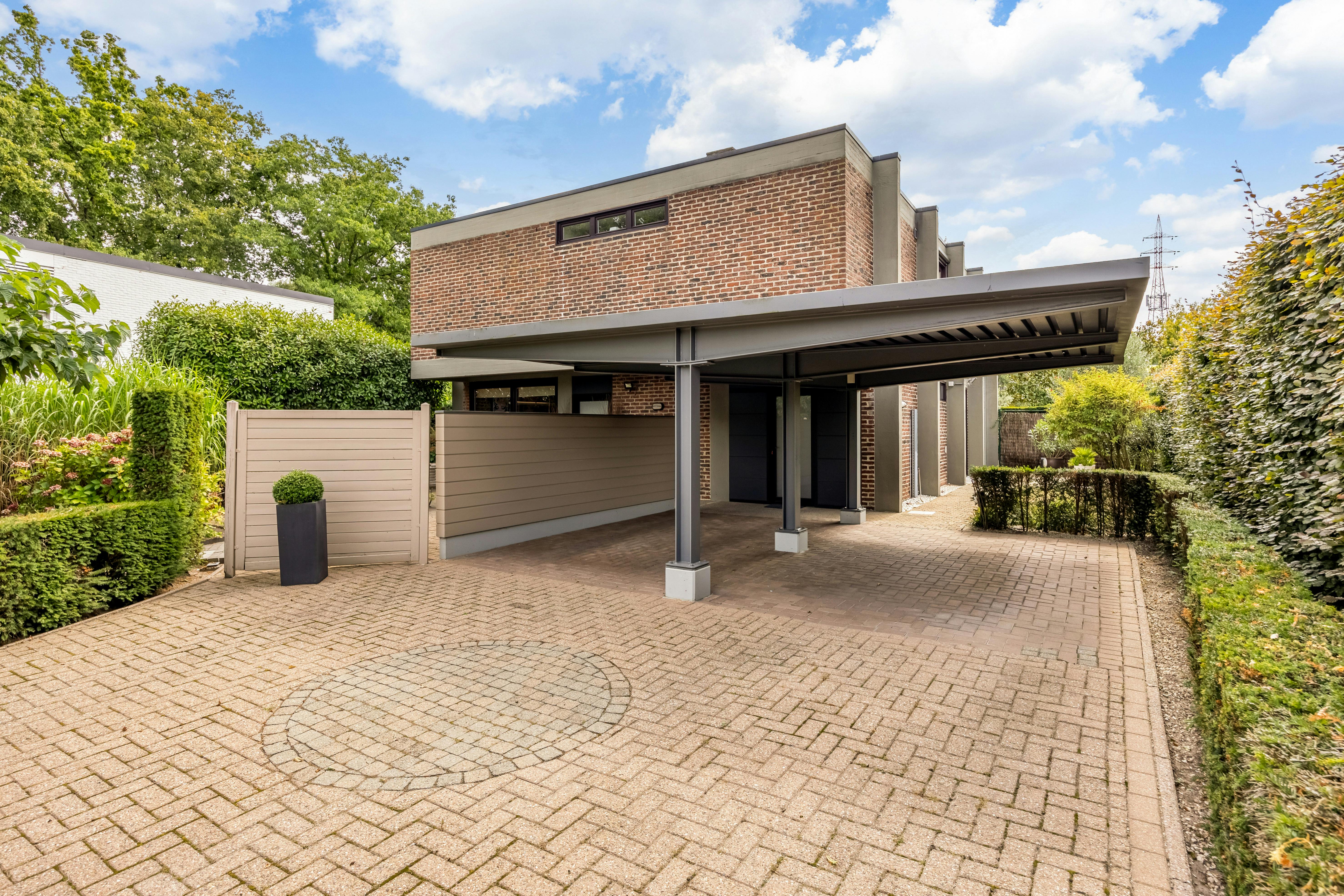 Uitzonderlijke villa met praktijk op toplocatie in Hasselt foto 35