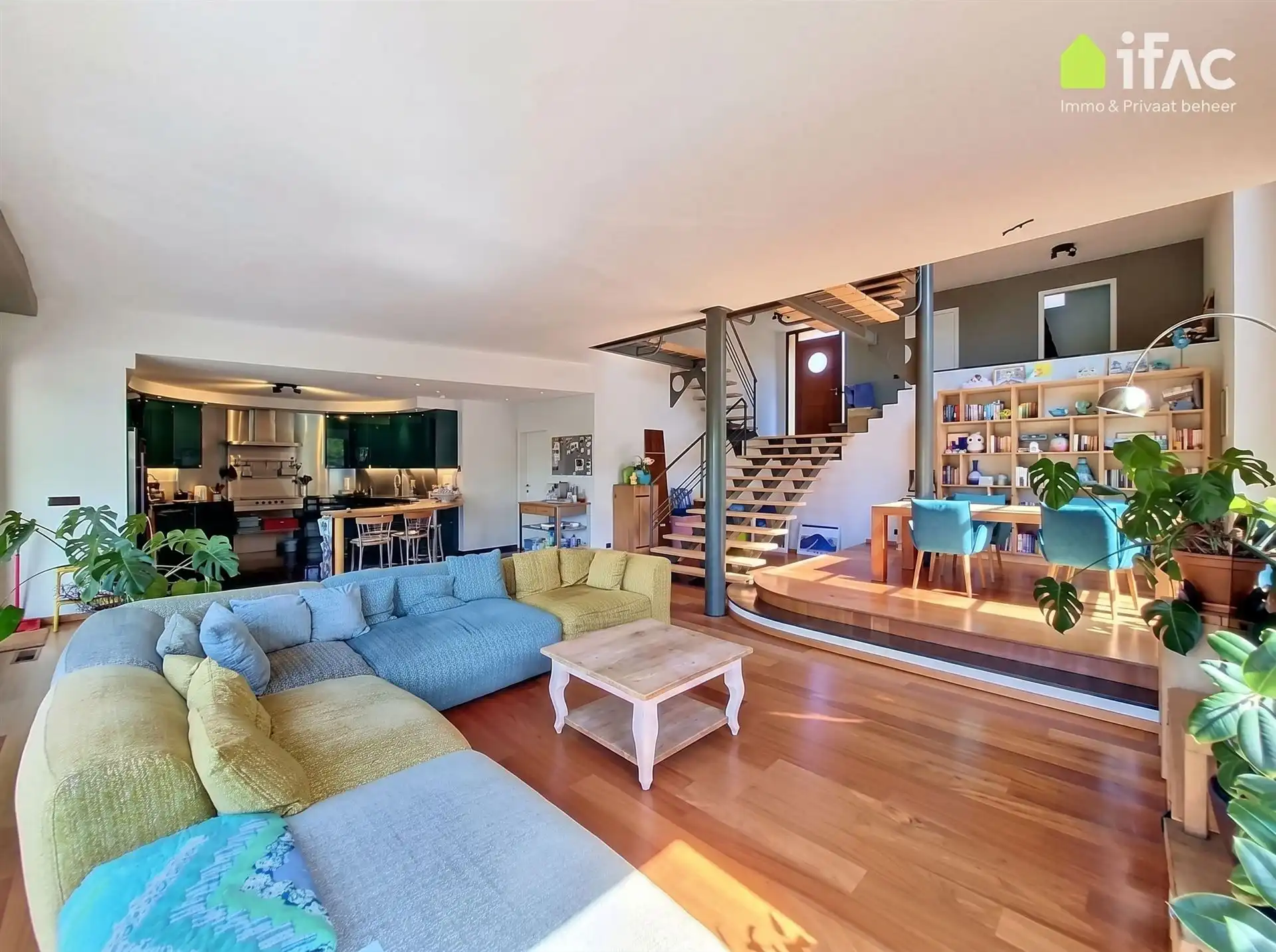 Unieke moderne split-levelvilla met zwembad op 17a83ca foto 14