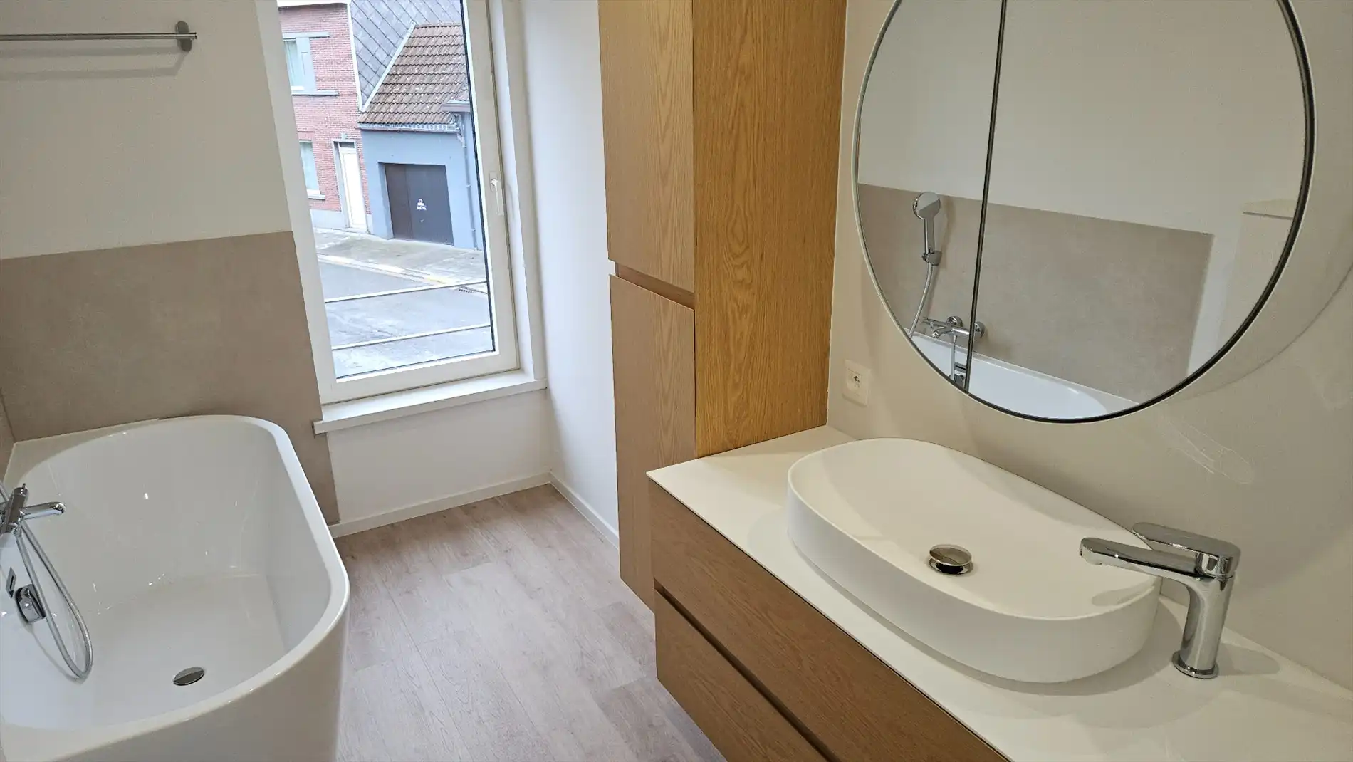 Gerenoveerde woning met 3 slk en terras foto 11