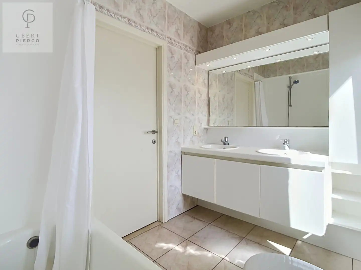 Ruim appartement in het hartje van Landen foto 7