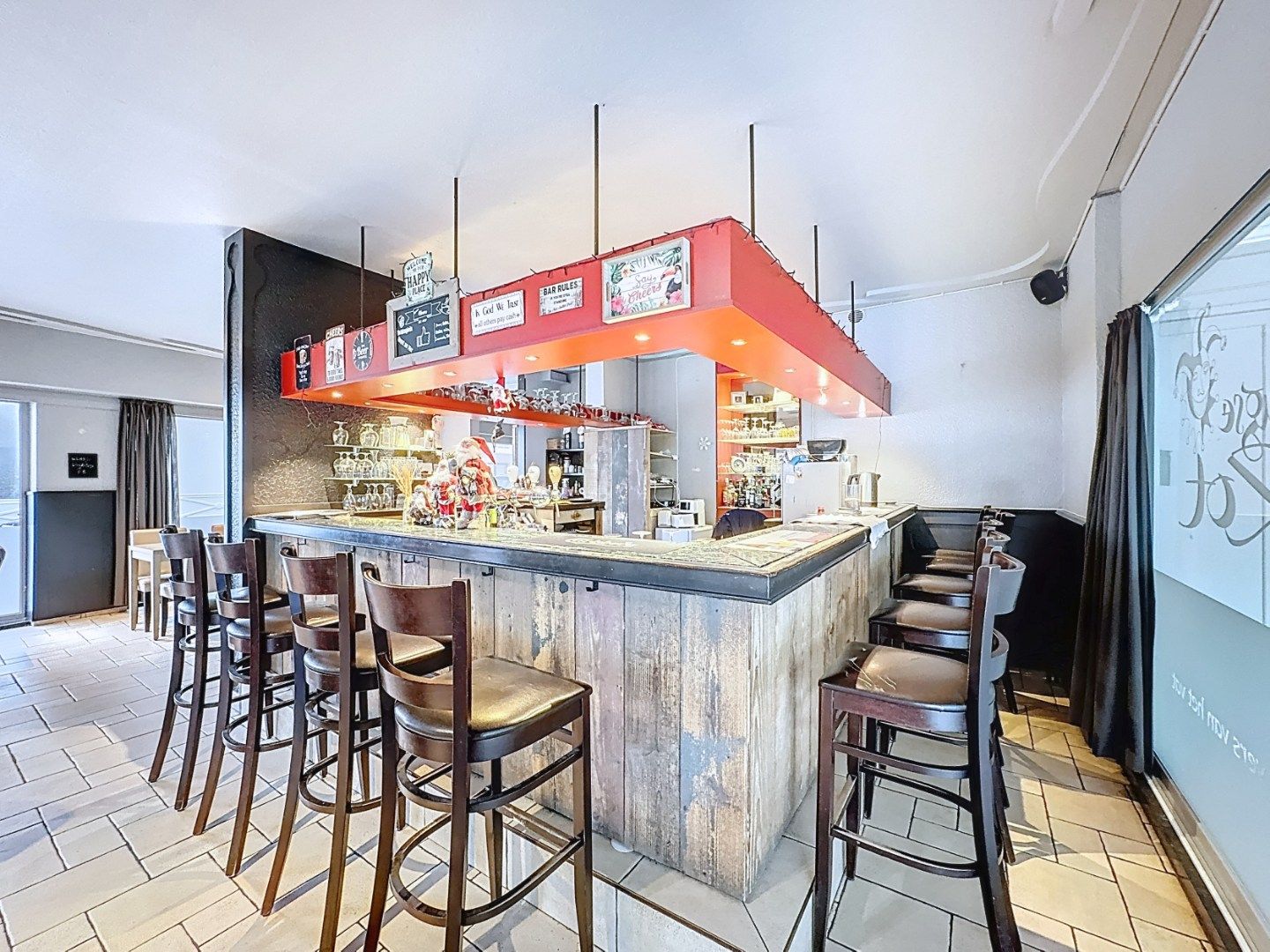 Uiterst gunstig gelegen horecazaak/handelspand foto 9