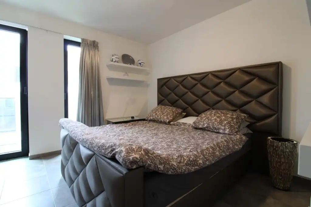 Prachtig appartement gelegen op de 1ste V met ondergrondse autostaanplaats en 2 fietsenstallingen.  foto 15