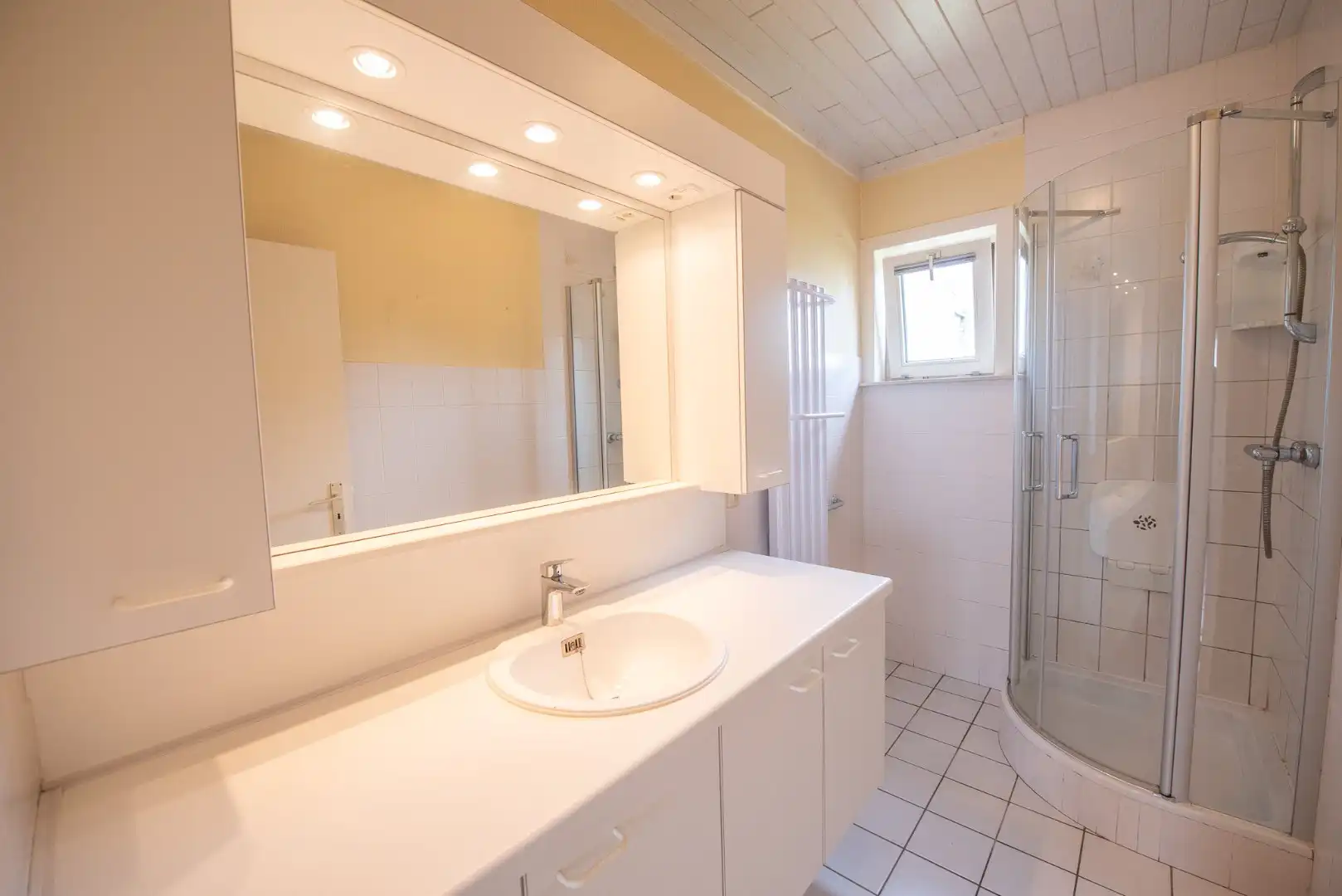 TE KOOP: alleenstaande woning in een rustige woonwijk te Desselgem. foto 7