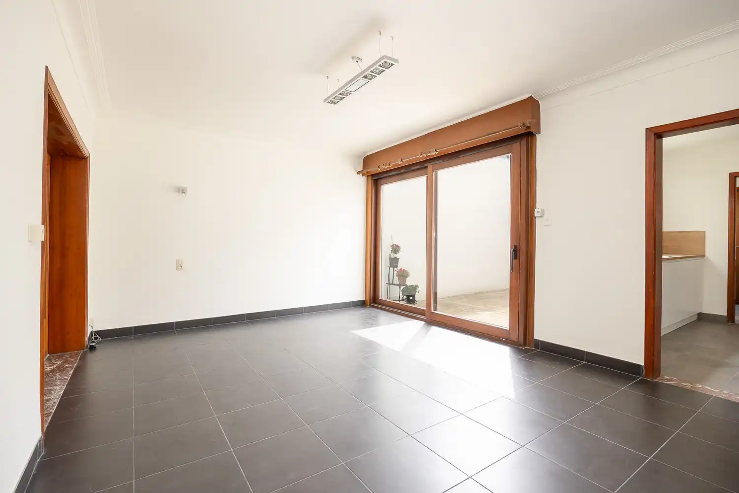 Volledige gerenoveerde gezinswoning (4slk) met ruime tuin foto 9