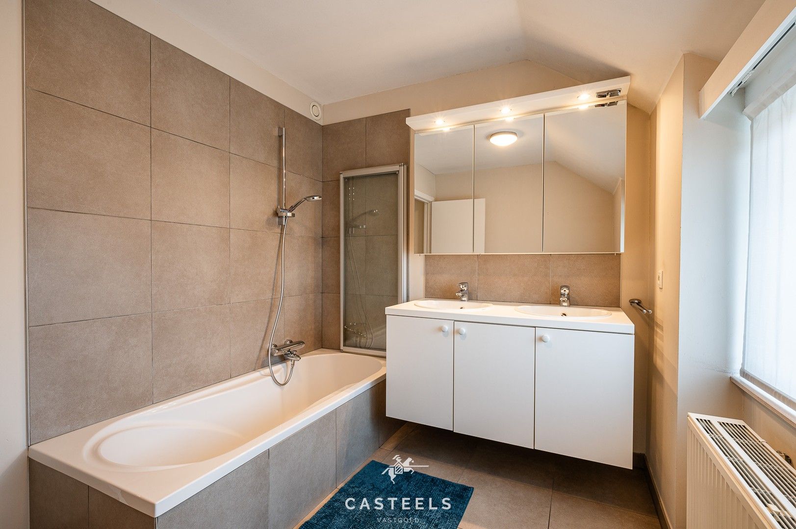 Lichtrijk en instapklaar appartement met garage te koop foto 12