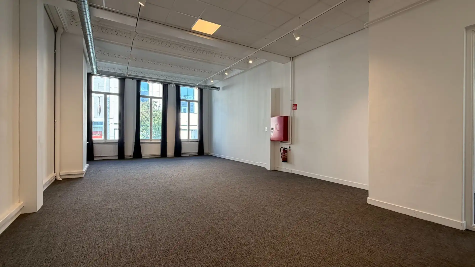 Instapklare kantoren te huur in herenhuis aan de Meir in Antwerpen foto 2