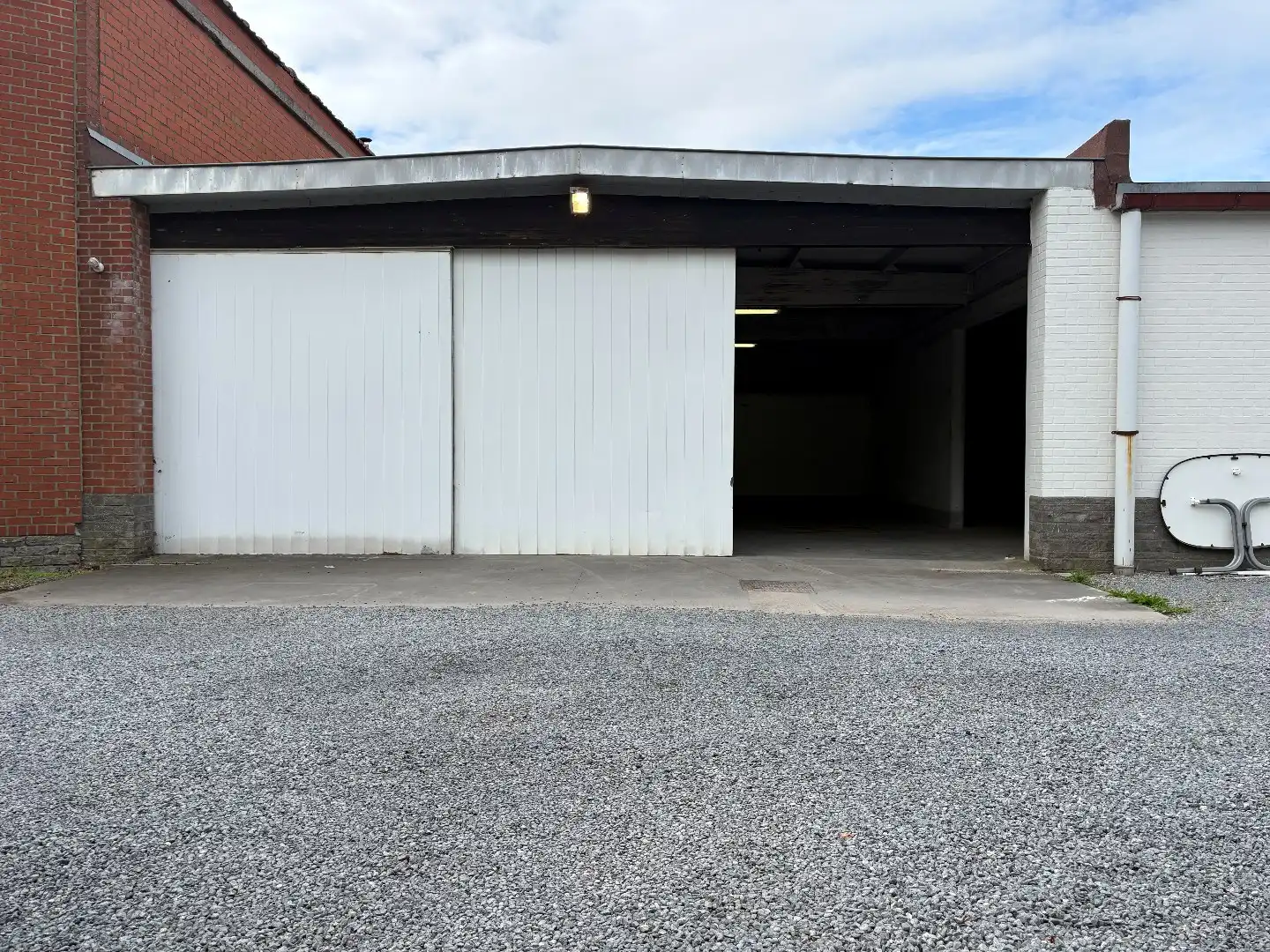 Loods op +-350 m² met sanitaire blok. foto 7