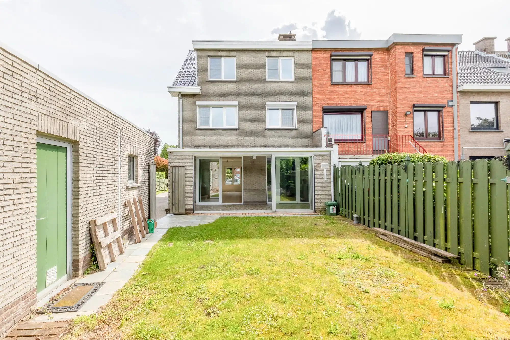 Instapklare gezinswoning met garage en tuin foto 18