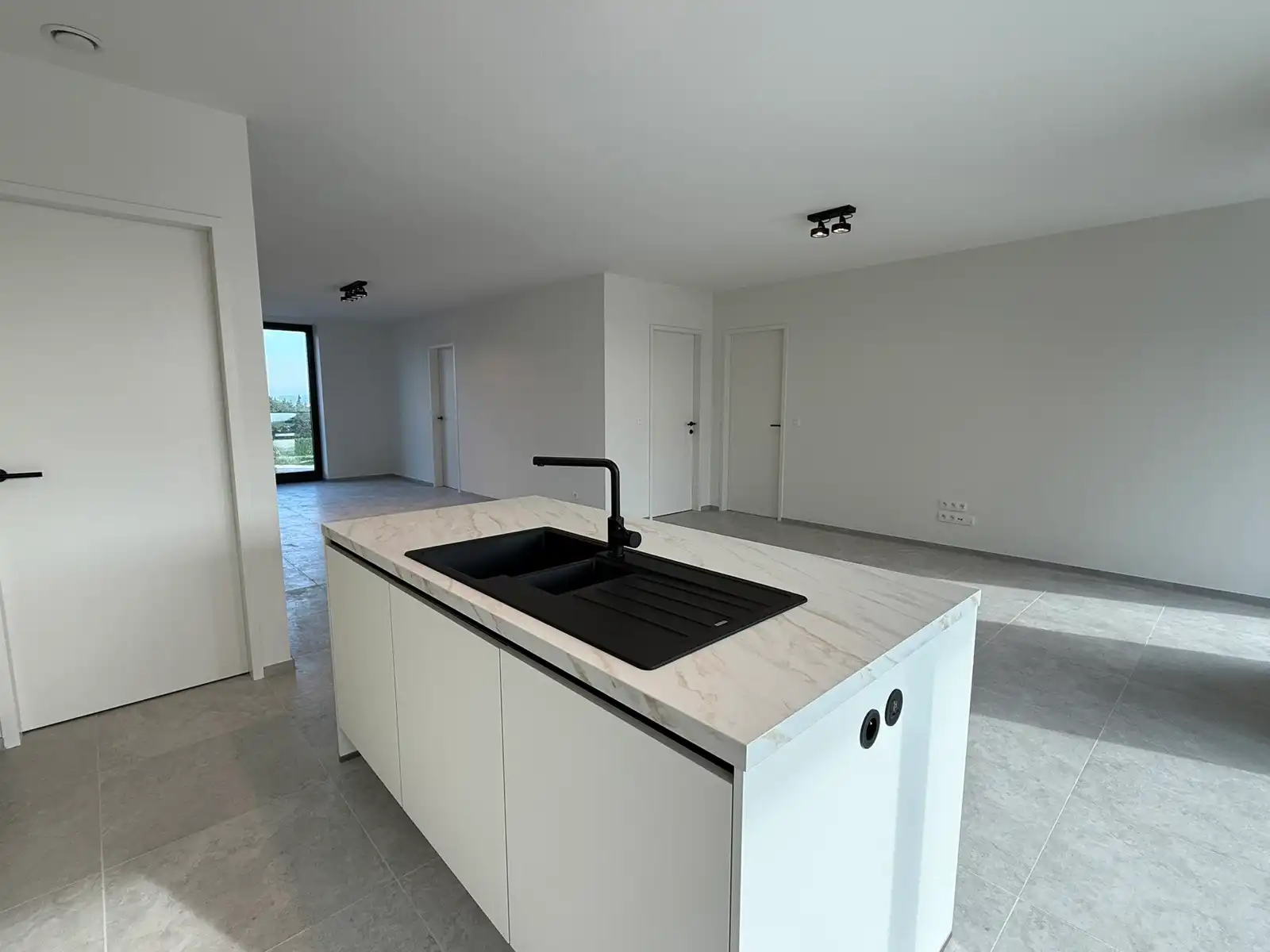 Energiezuinig nieuwbouwappartement met groot terras foto 3