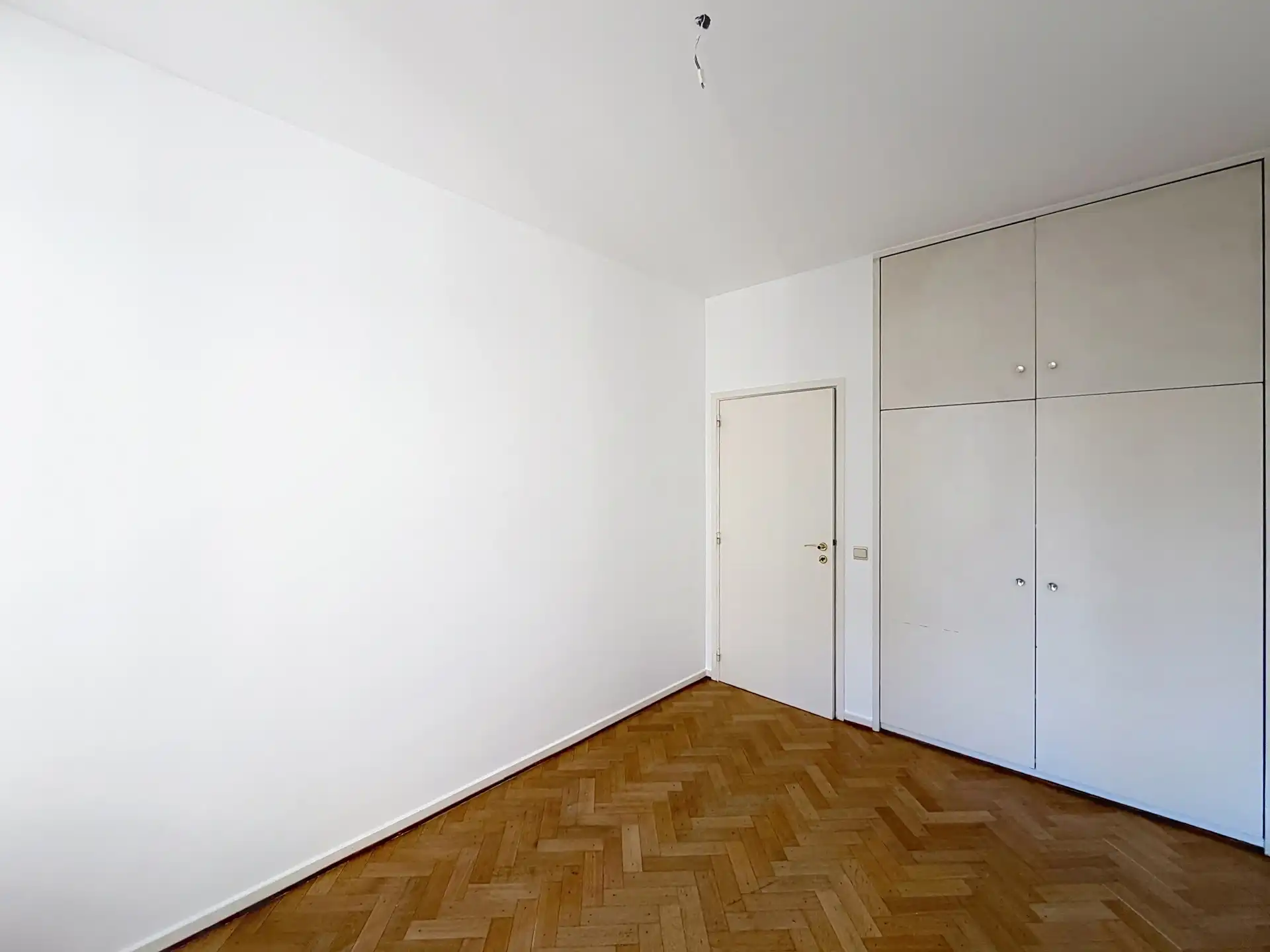 JUSTITIEPALEIS – Mooi 2-slaapkamerappartement met parking! foto 12