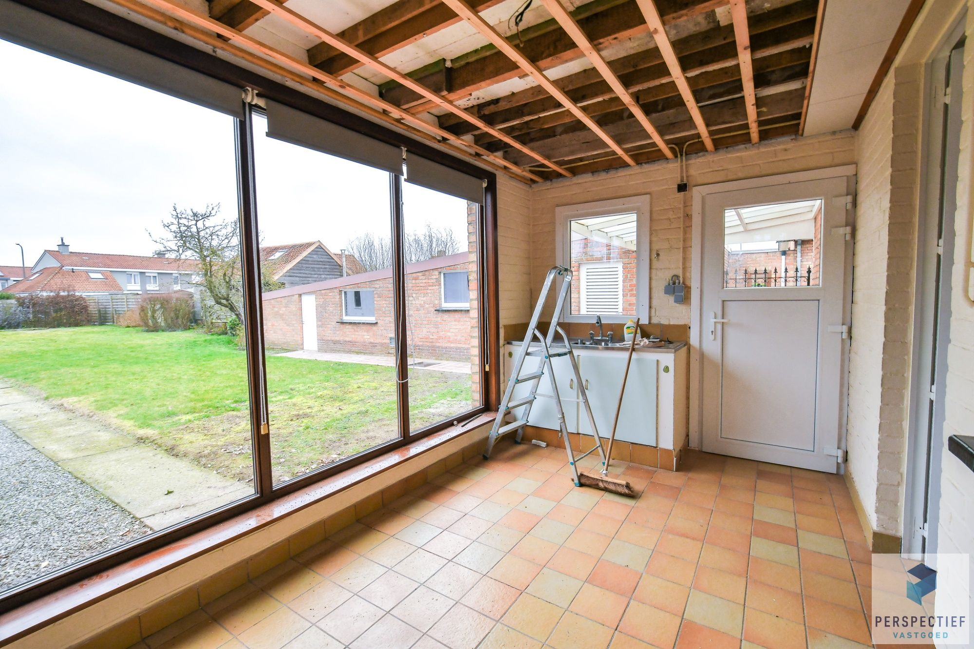 BEZOEKMOMENT WOENSDAG 06/08 VAN 16.30U TOT 18.30U | INSTAPKLARE WONING met GARAGE, 2 SLPK - GROTE GARAGE/ LOODS en TUIN foto 9