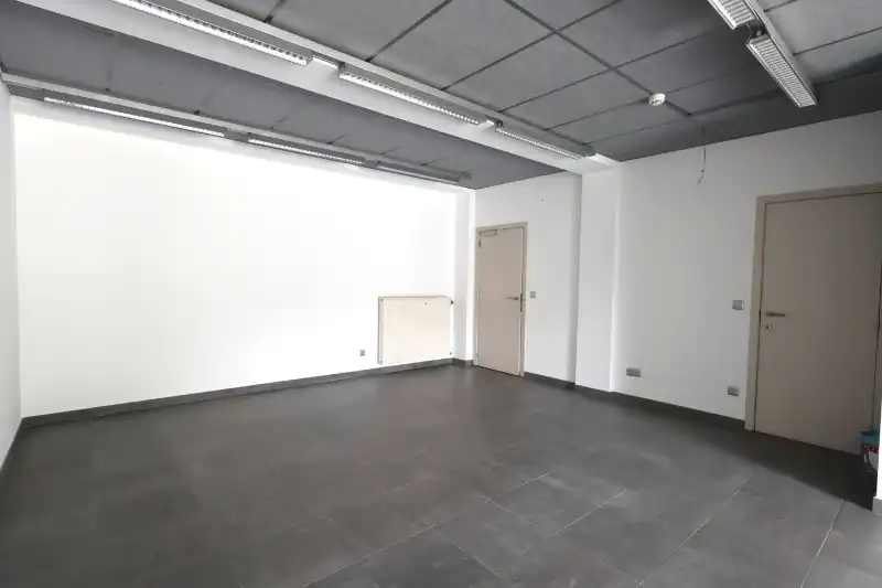 Handelspand van 122 m² met mogelijkheid tot ruim horecaterras in Genk-centrum, tegenover Shopping 1 foto 5