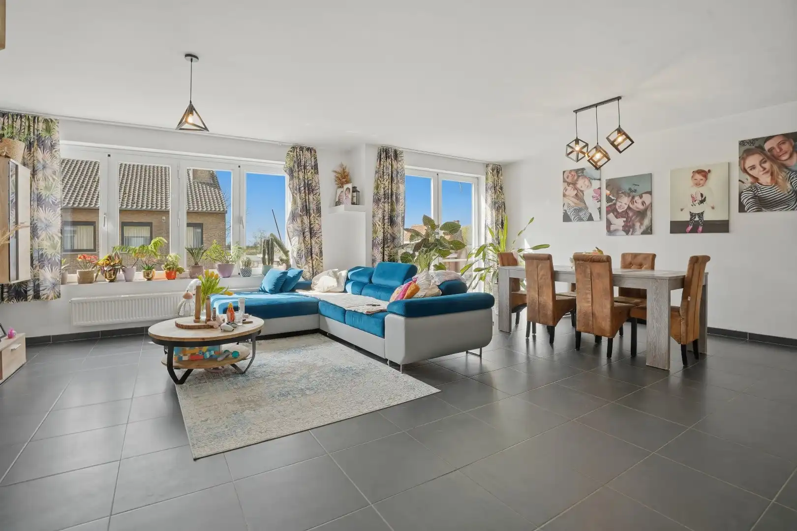 Recent appartement met privatieve tuin (346m²)  en ruim terras (40m²) in het centrum van Woumen! foto {{pictureIndex}}