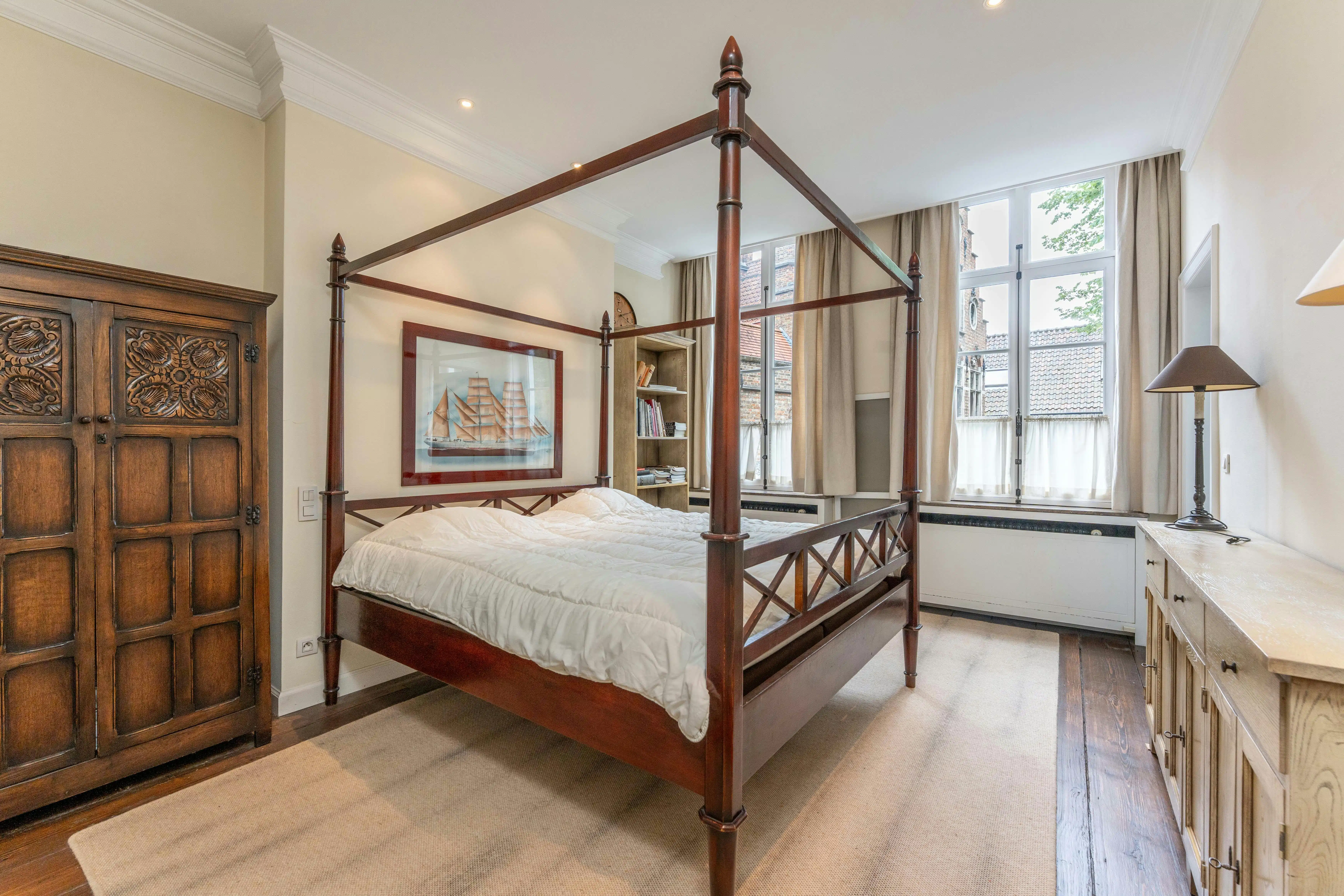 Exclusief herenhuis te koop in hartje brugge foto 10