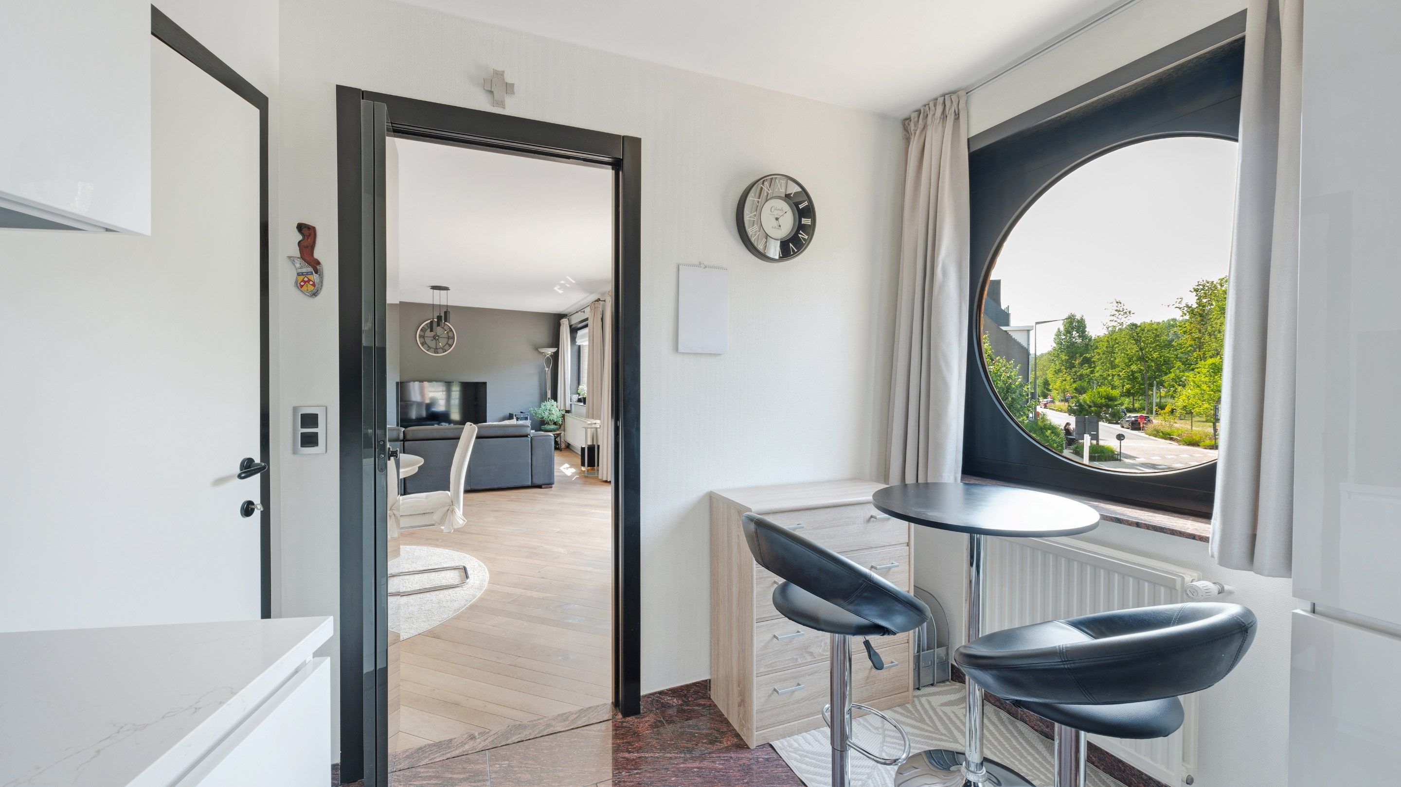 Vernieuwd appartement met parkeerplaats inbegrepen foto 9