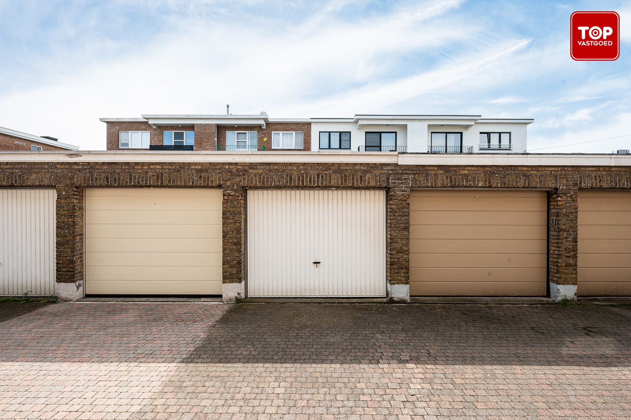 Vernieuwd gelijkvloers appartement met garage foto 19