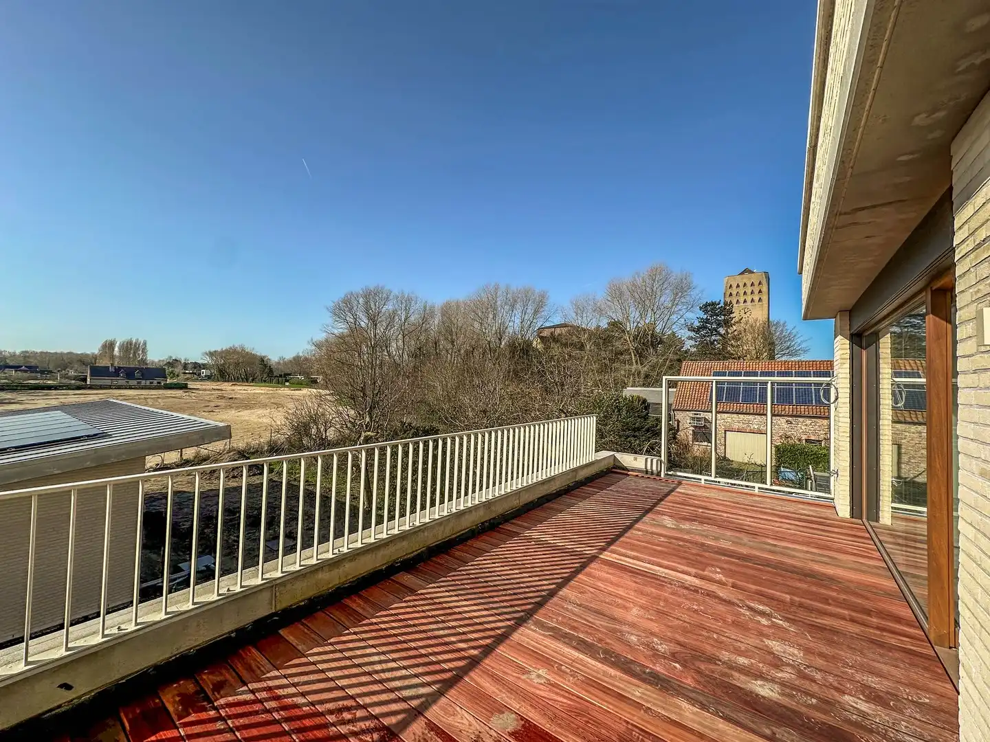 Luxe nieuwbouw appartement 115m² met groot zonneterras 23m² en zicht op de duinen. foto 4