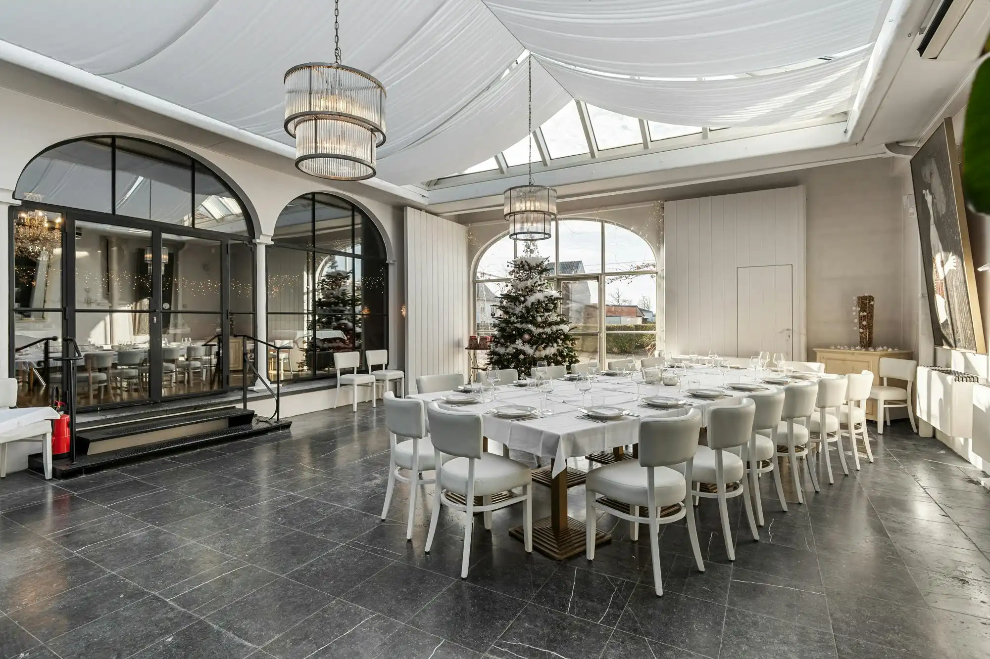 Luxueuze villa met zwembad en handelsruimte te Beverst foto 16